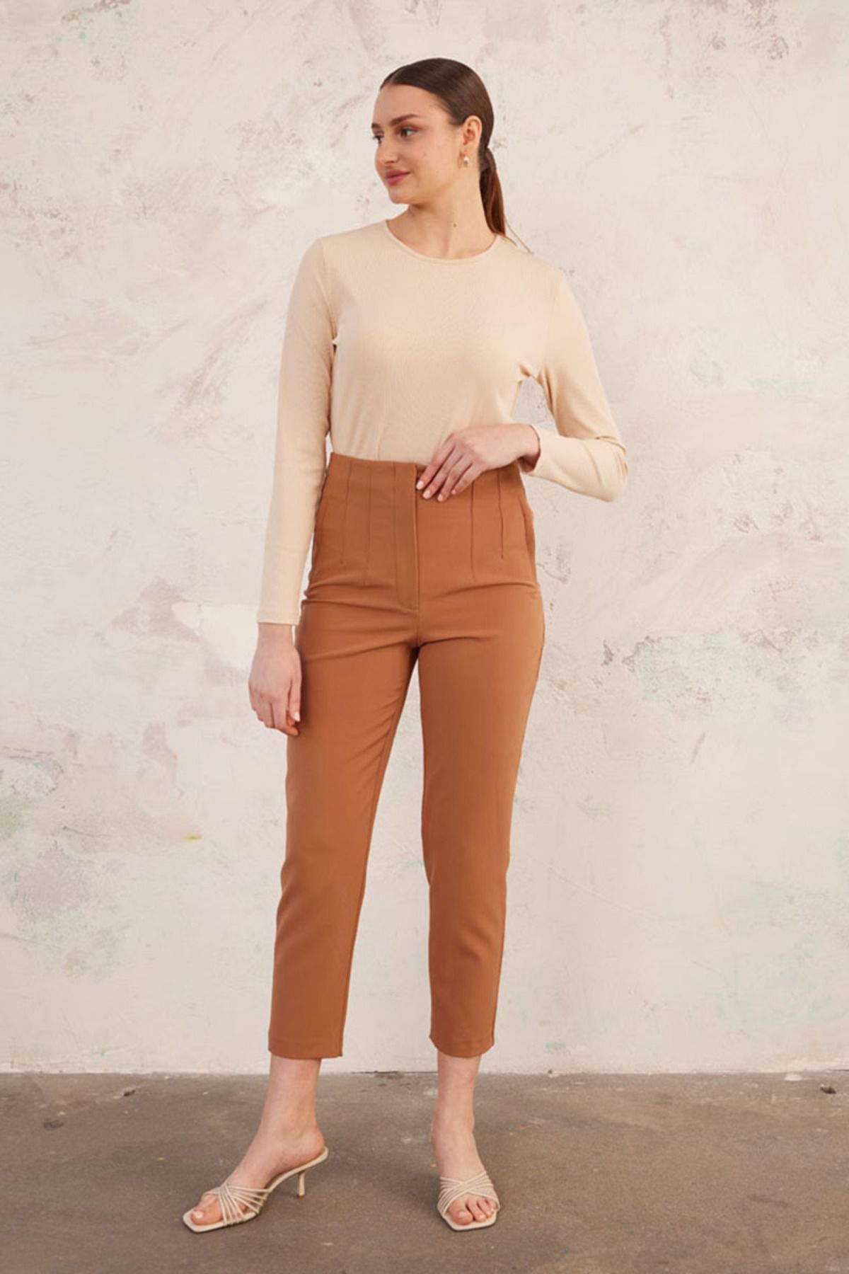 Aker-Modest Pants - Brown - Regular 4