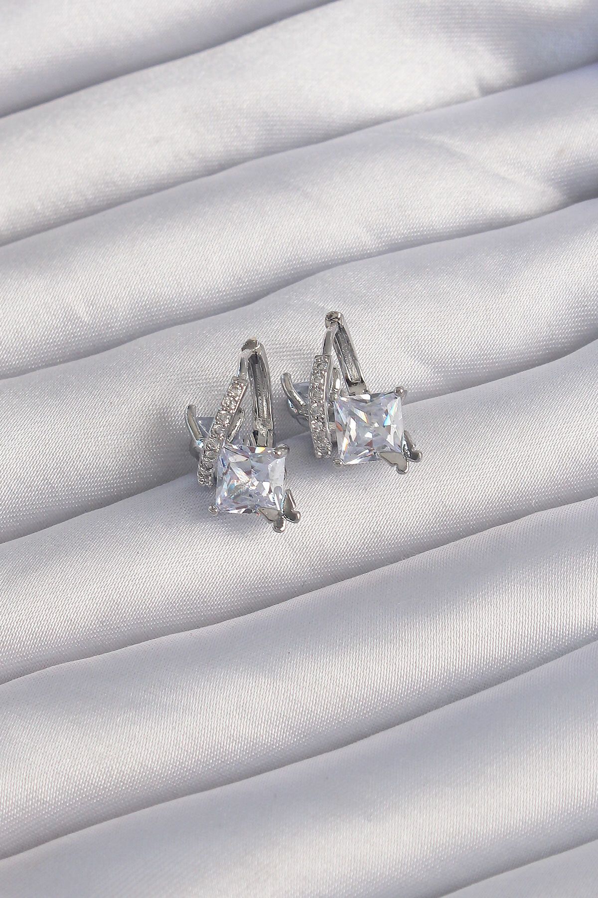 Skygo-Silver Brass Huge Zircon Cubic Zirconia Crimped Butterfly Pattern Hoop Earrings - Tj-bkp9288 1