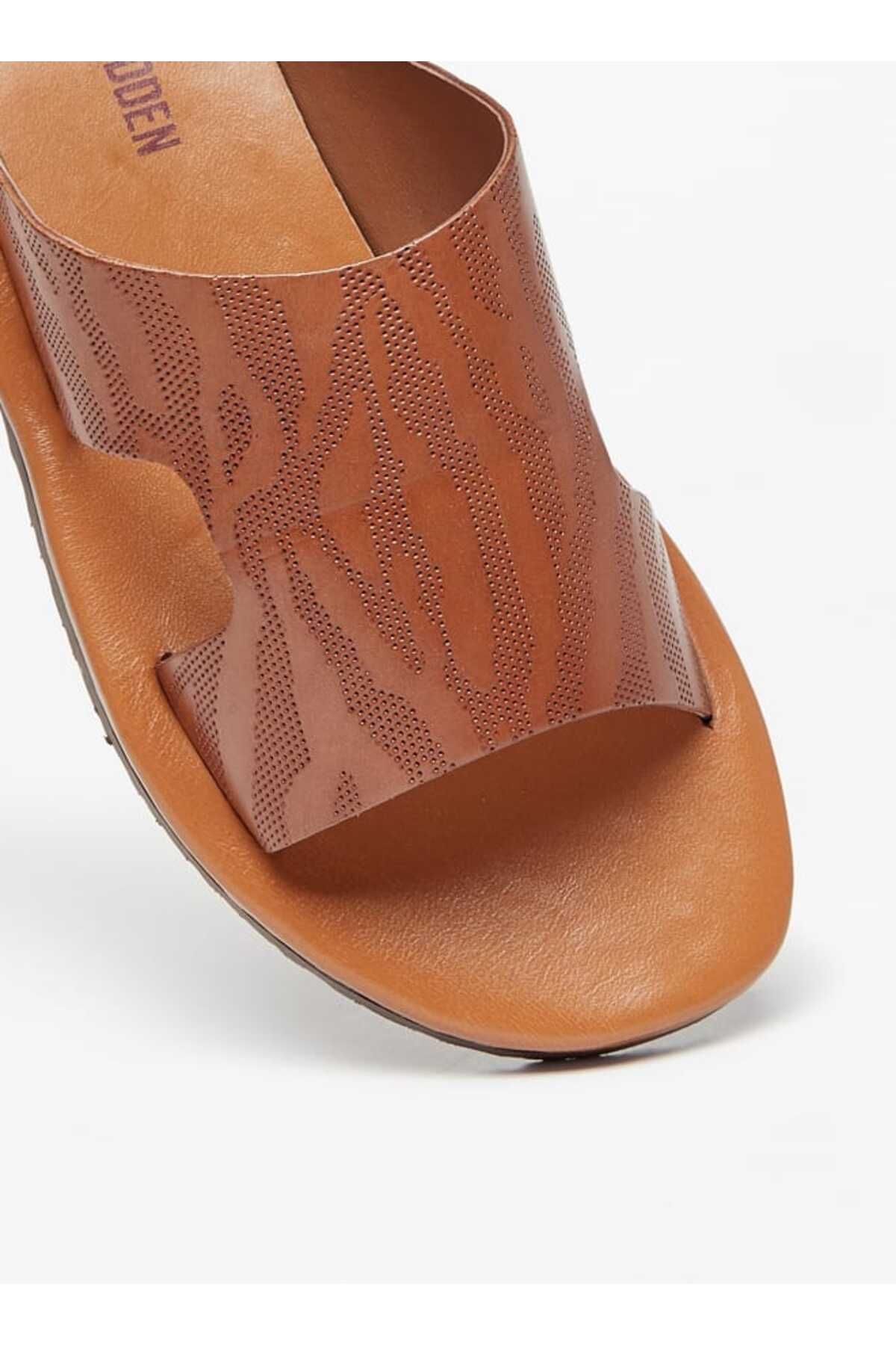 Steve Madden-Men's Textured Slip-On Sandals 4