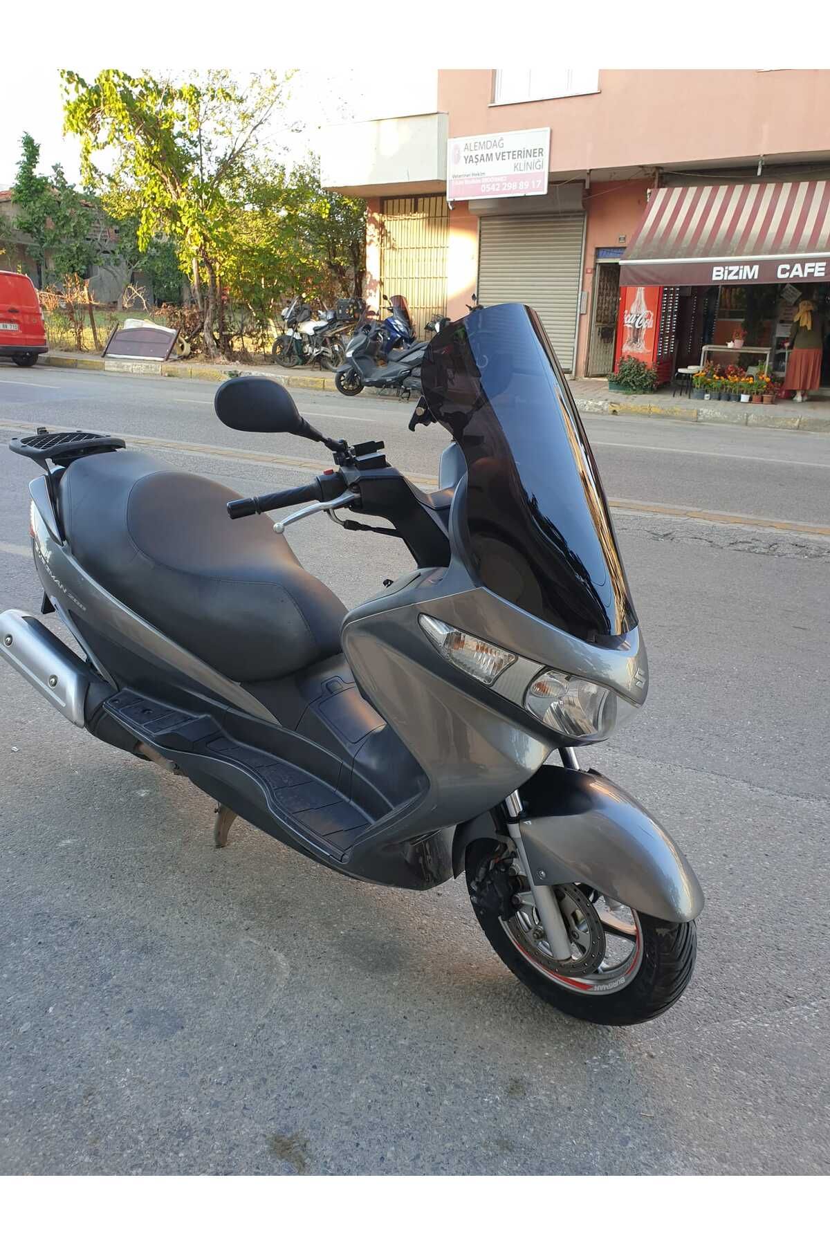 Suzuki Burgman UH 200 Siperlik Ön Cam 2006 2013 Model 61cm Siyah Renkli 4mm