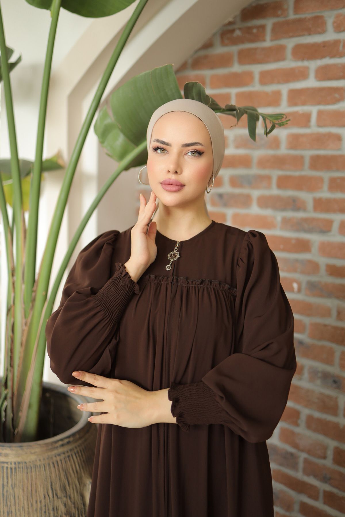 نسرا ROBALI ABAYA