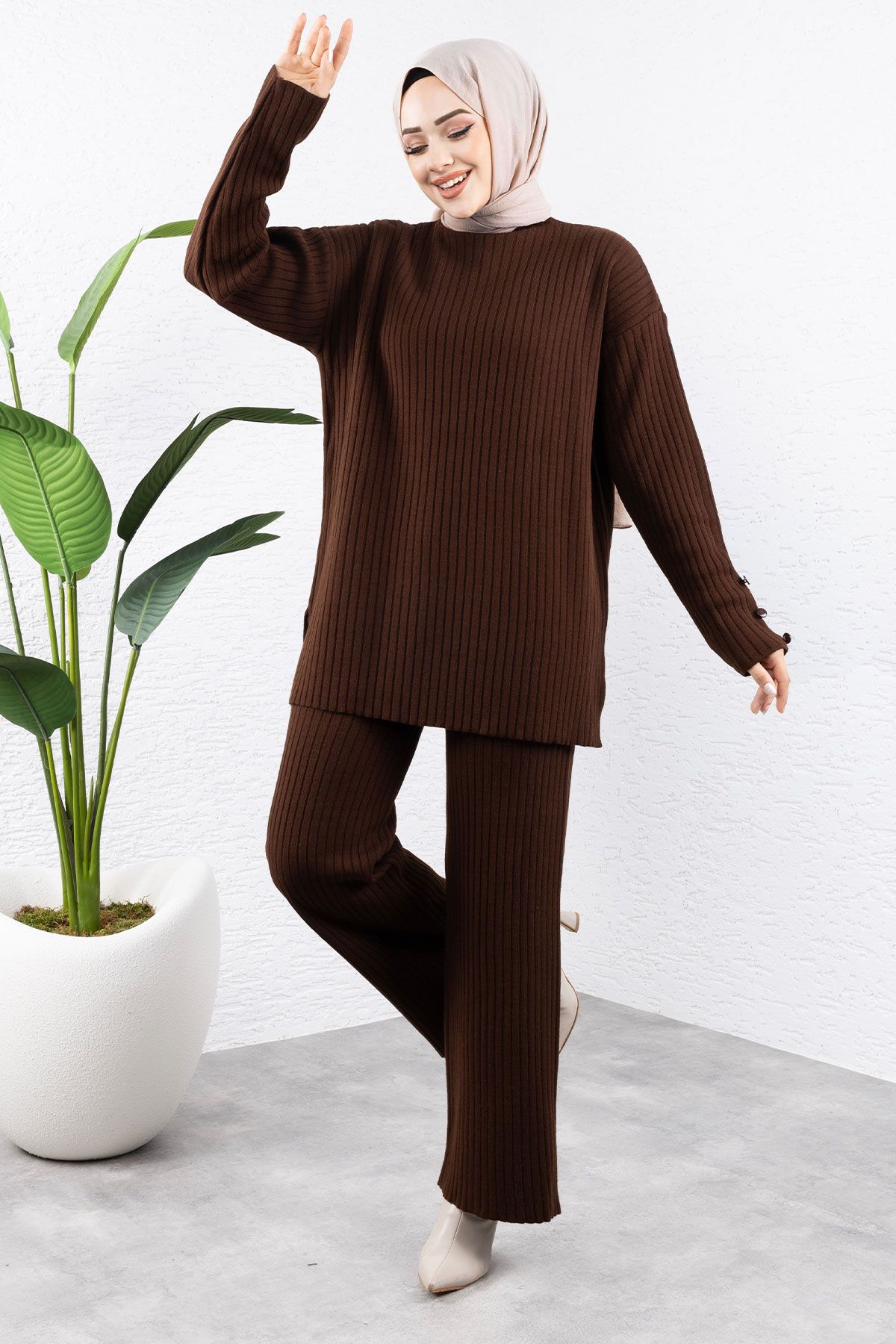 Tesettür Dünyası-Sleeve End Button Detailed Knitwear Suit Tsd 240947   Bitter Coffee 3