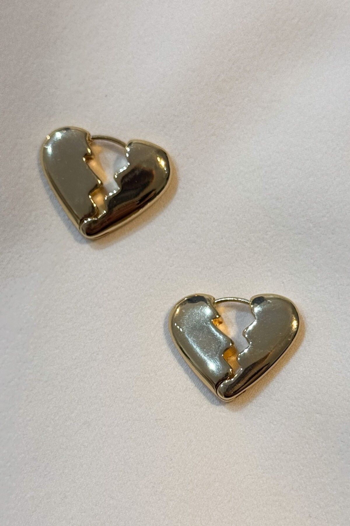 Chic Latife-GOLD STEEL HEART EARRINGS 1