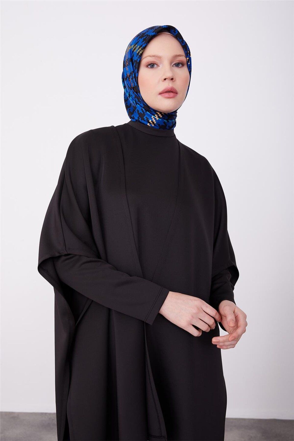 Armine-Set asimetric negru - Model 23k6726 3
