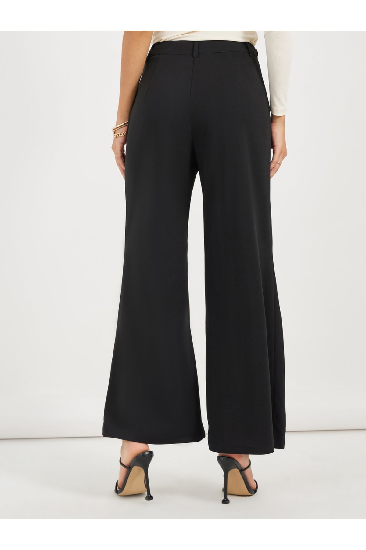 Styli-Chain Detail Wide Leg Pants 4