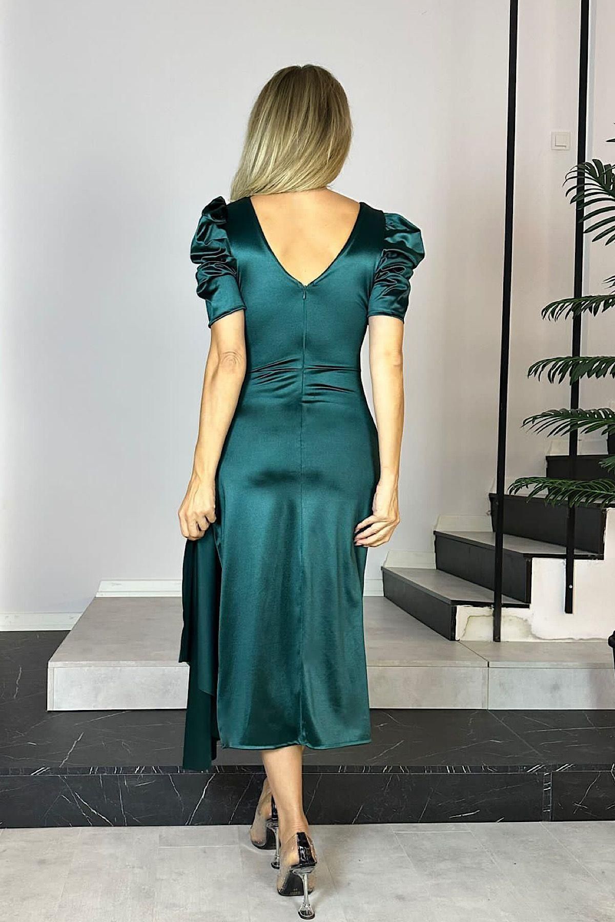 gesmoda-G1181 Balloon Sleeve and Draped Emerald Satin Dress 3