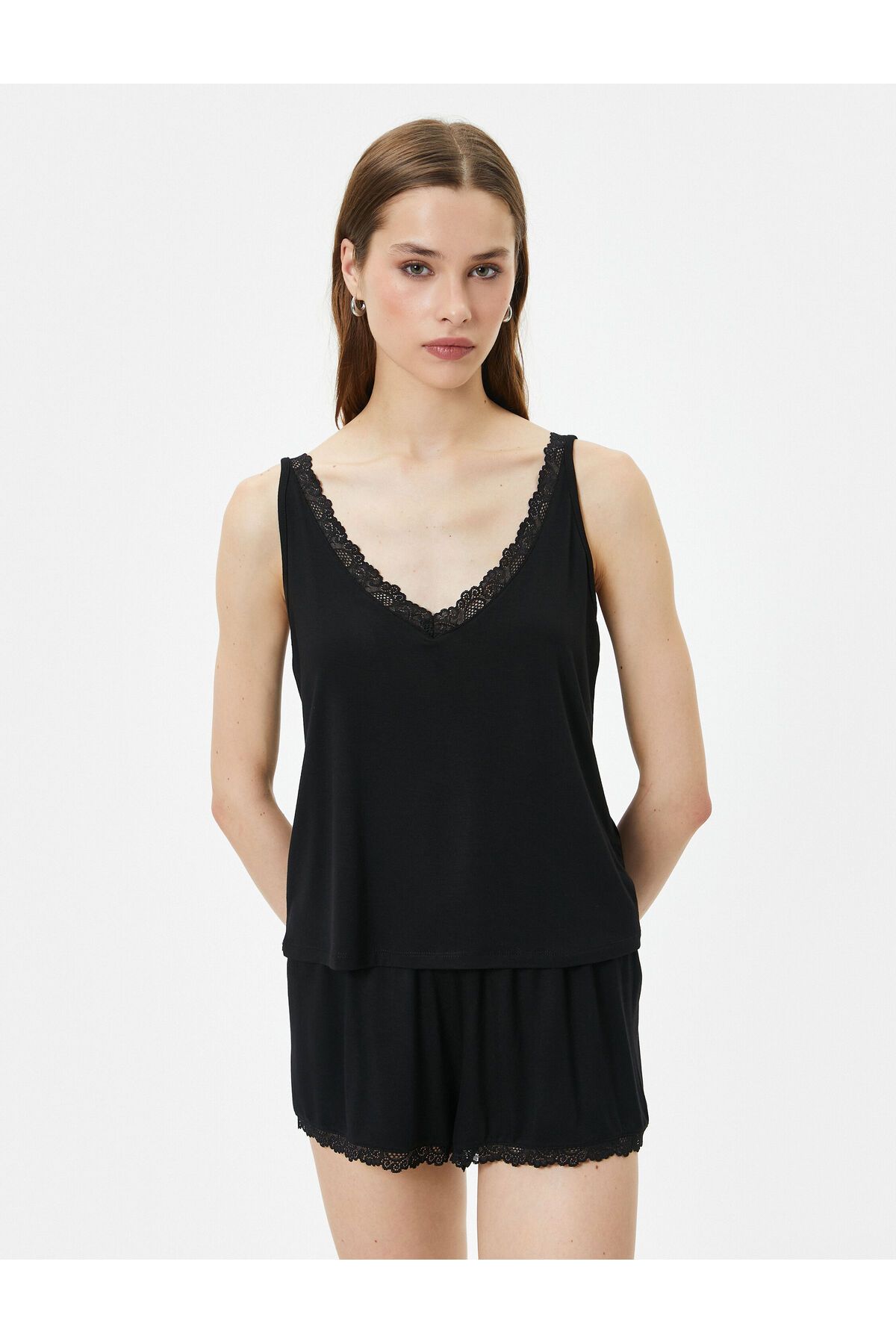 Koton-V-Neck Lace Tank Top 3