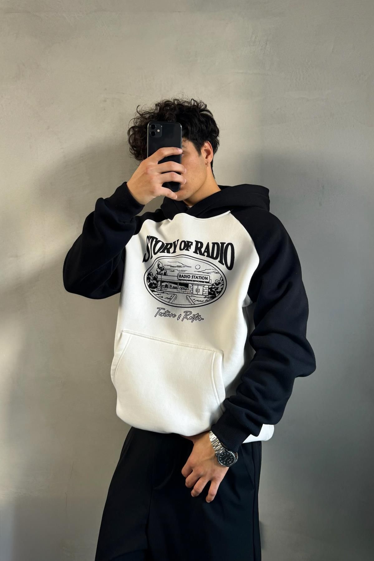 Flaw Wear-Story of Radio Printed Oversize Sweatshirt 1