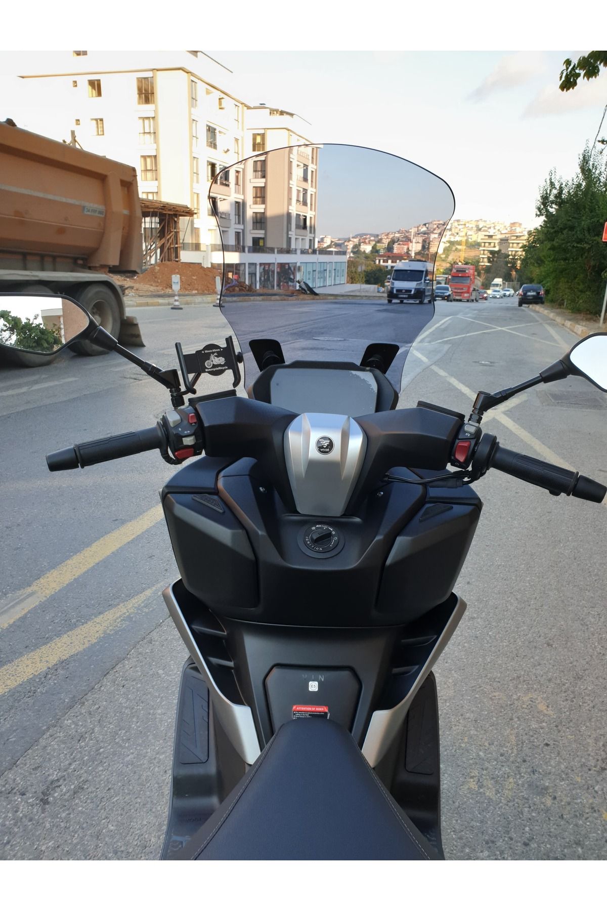 Voge SR3 Siperlik Ön Cam 2023-2025 Model 70cm Füme Renk 4mm