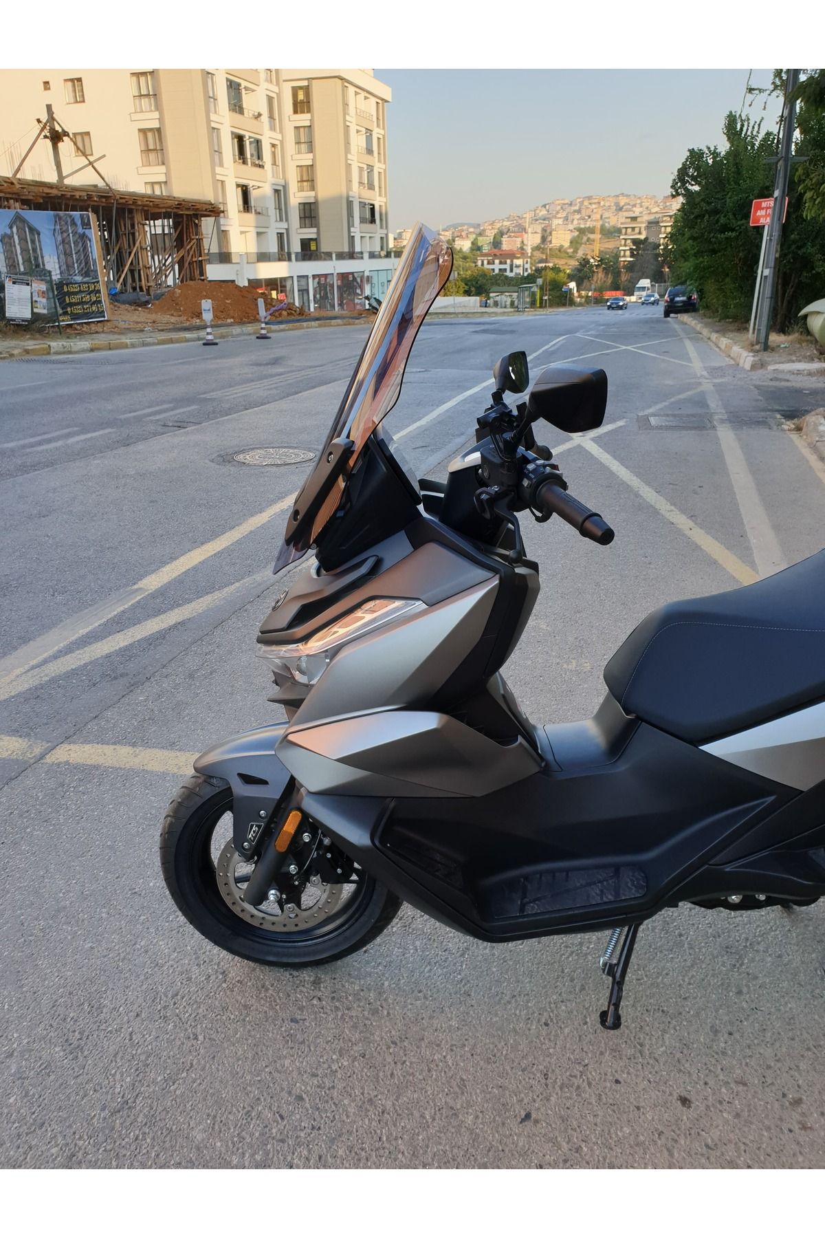 Voge SR3 Siperlik Ön Cam 2023-2025 Model 70cm Füme Renk 4mm