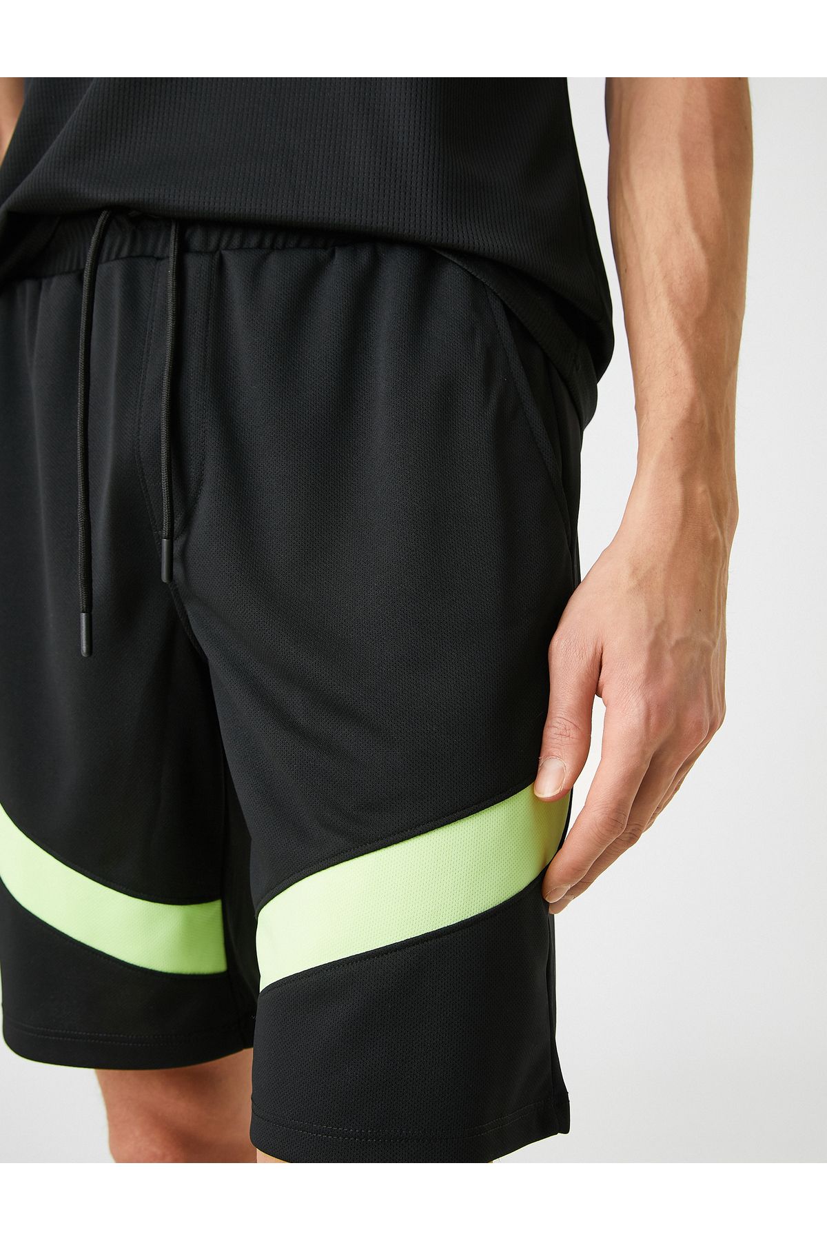 Koton-Bedruckte Sportshorts, Spitzen-Taillentasche, detaillierter, atmungsaktiver Stoff 5