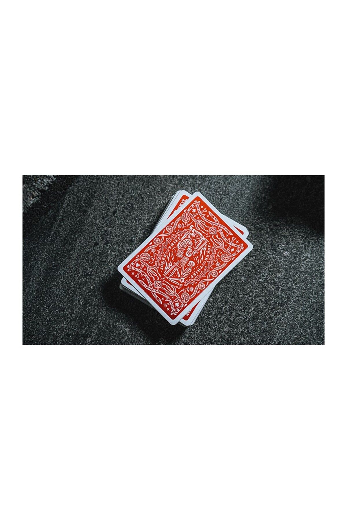OyuncaklarÜlkesi-Bicycle Joker and the Thief Jt Crown Red Premium Playing Card Limited Edition Playing Cards 2