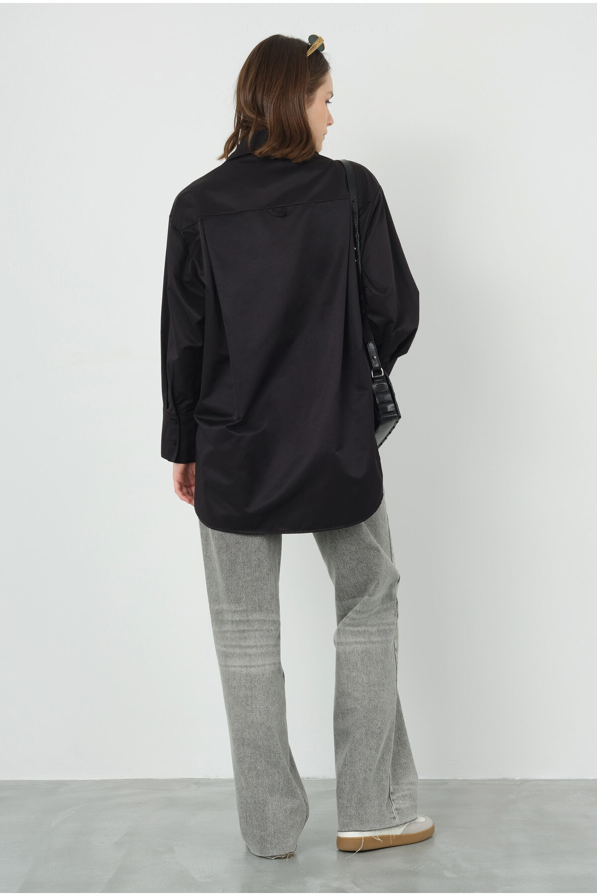 HEQA-Black Poplin Short Shirt 3