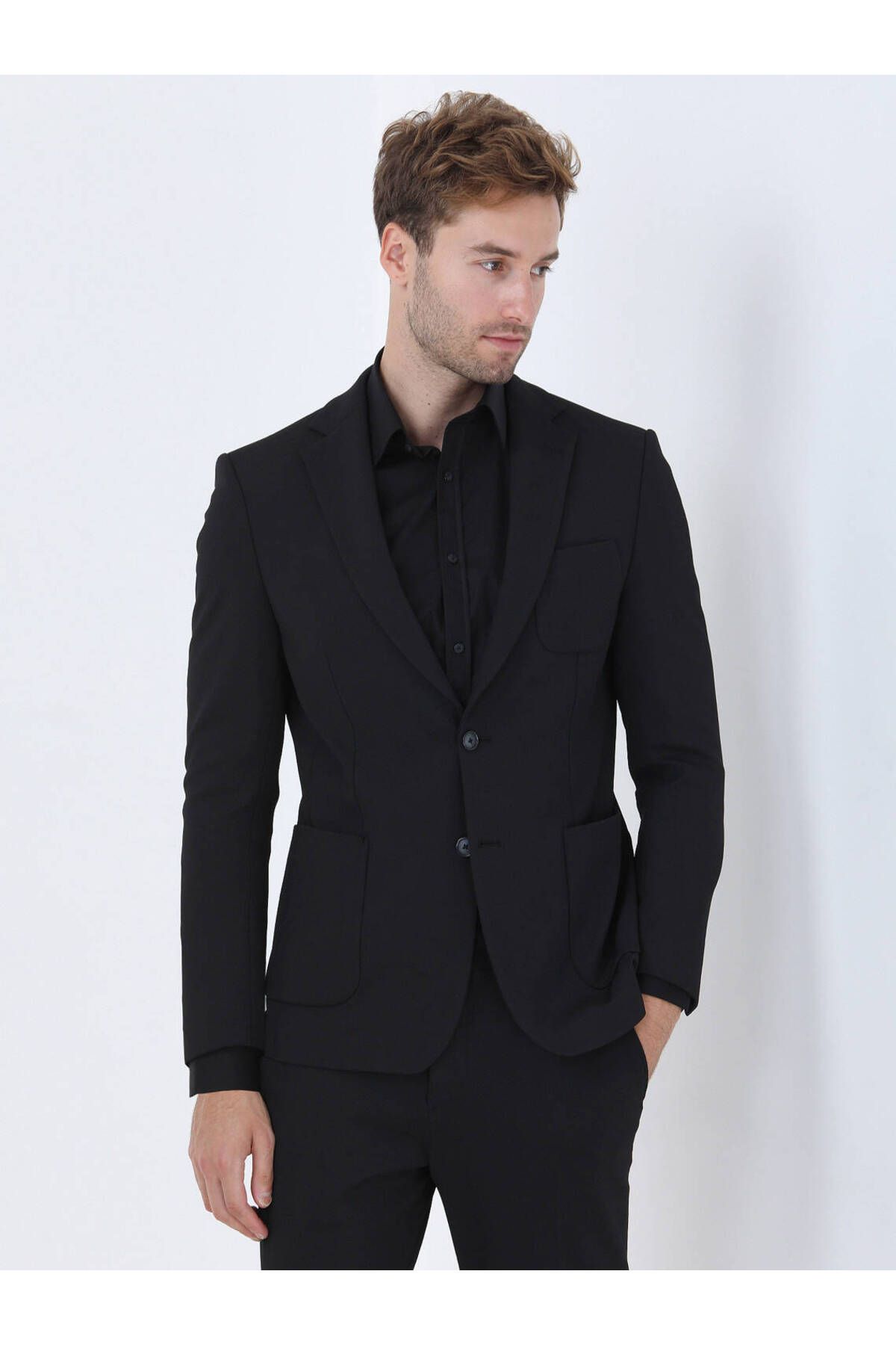 costume noir moderne