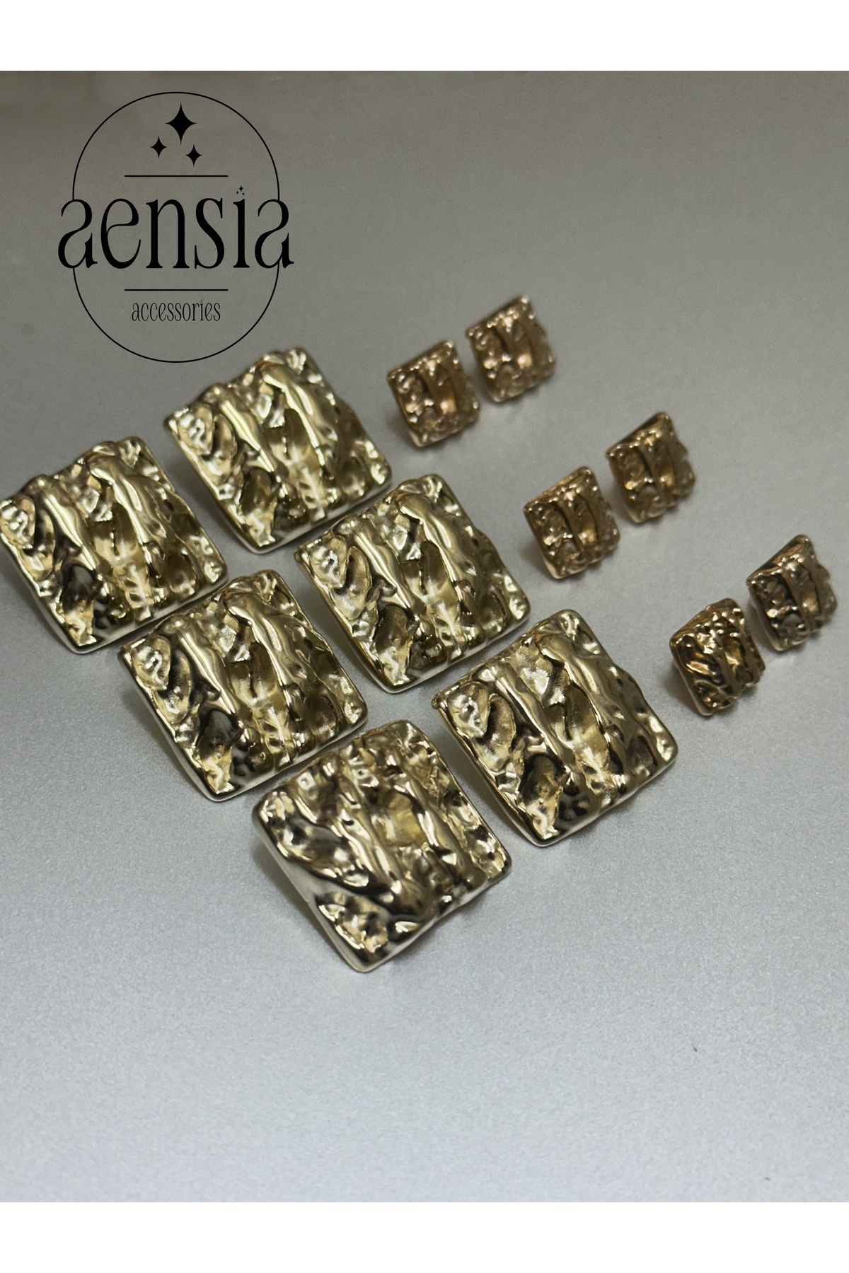 aensia Gold Altın Kare Üzeri Çizgili Desenli Metal Düğme Seti - 12li Paket (6 Büyük+6 Küçük)