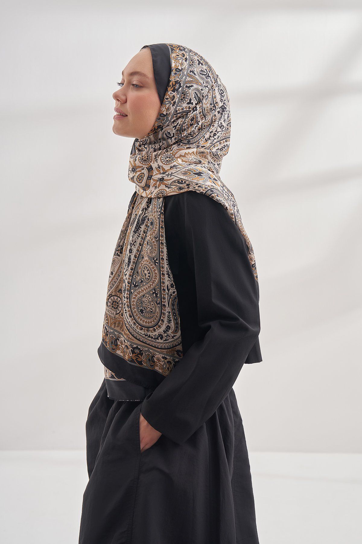 ARMANDA-Palace Pattern Voile Silk Shawl 3