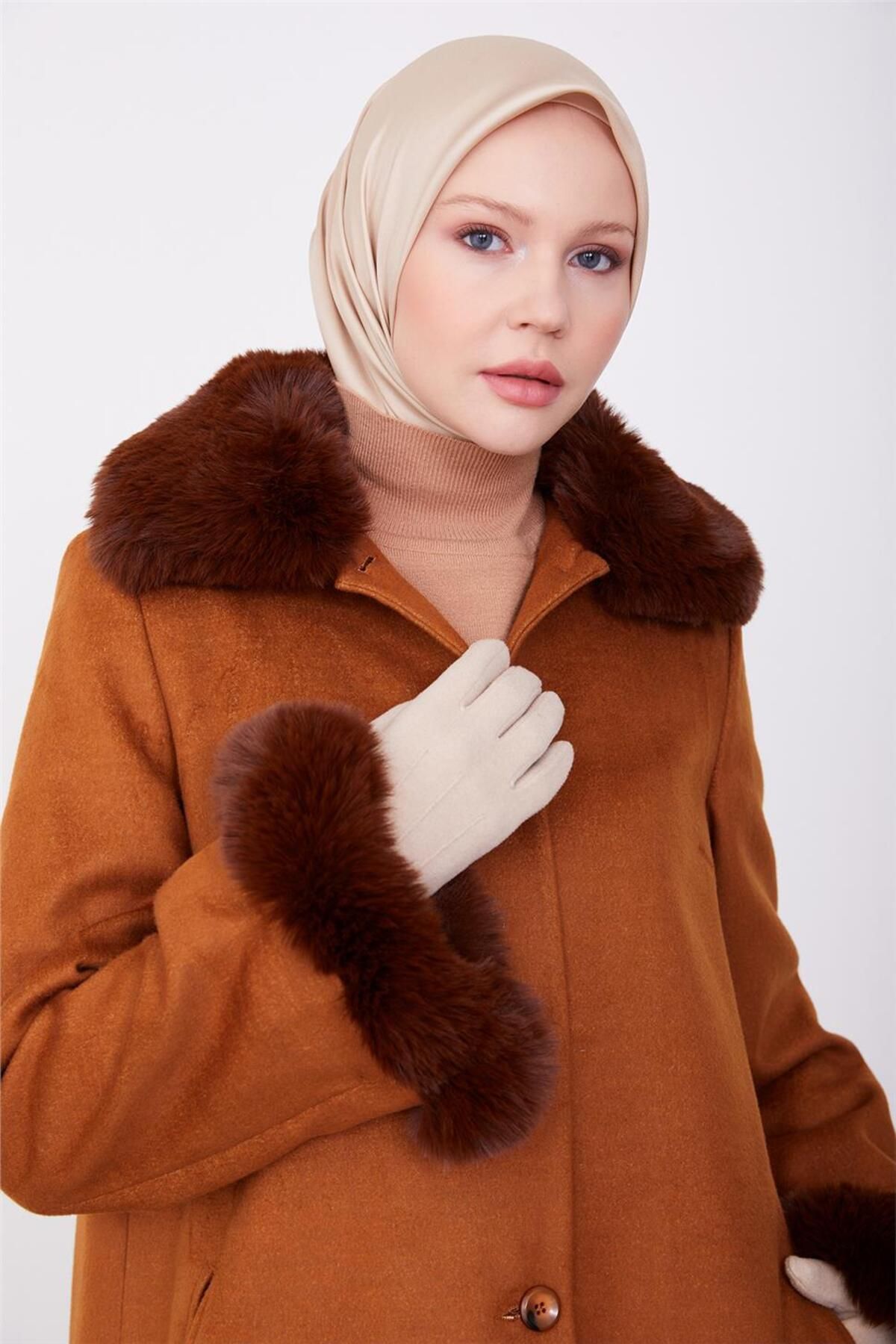 کت خز جلو دکمه دار 23k7806 برنزه Armine