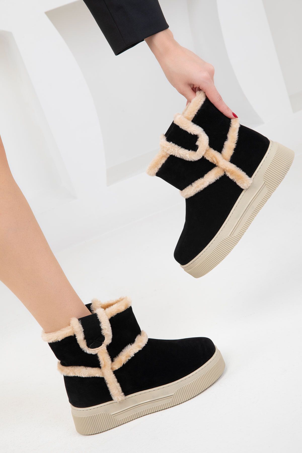 SOHO Stiefel Aus Schwarzem Wildleder – Modell Bootie für Damen - 39