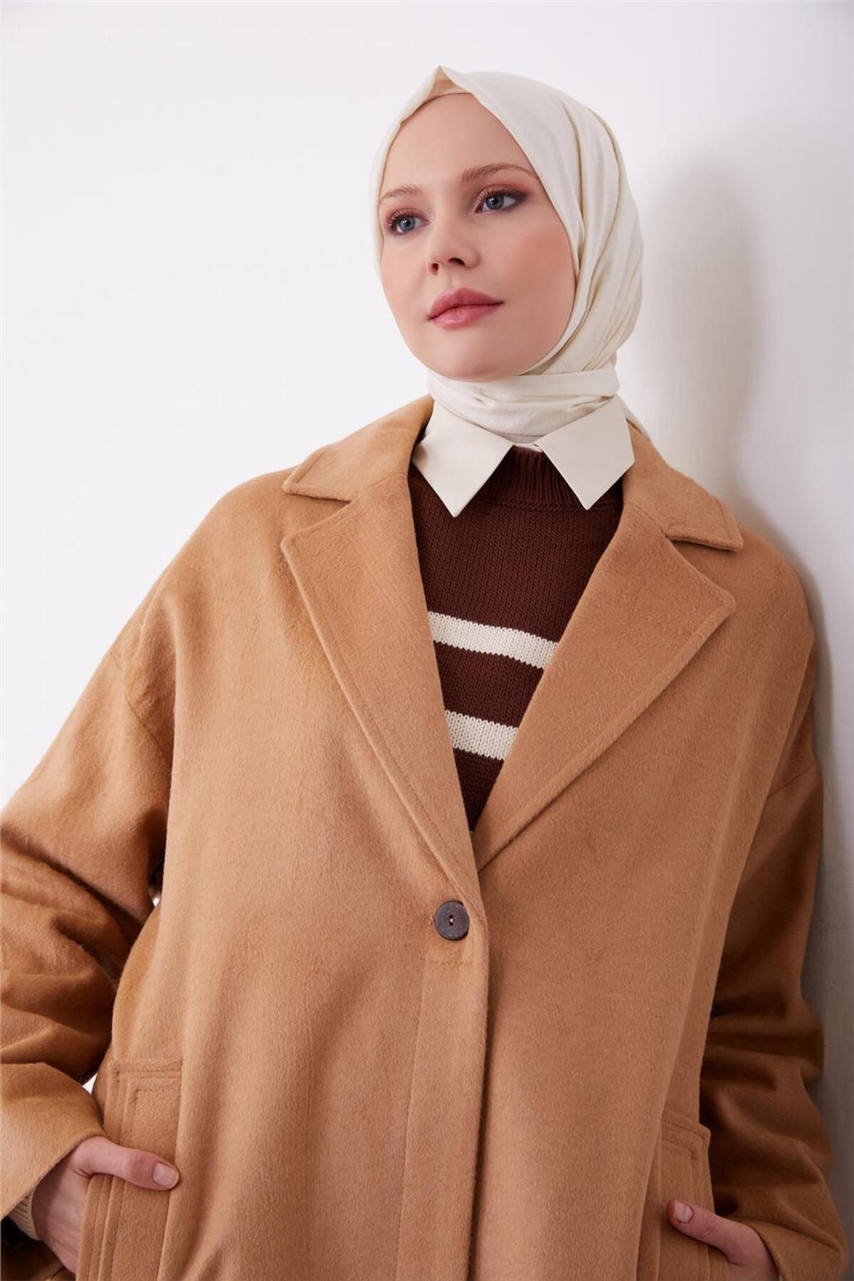 مانتو تک دکمه 23k7202 شتری Armine