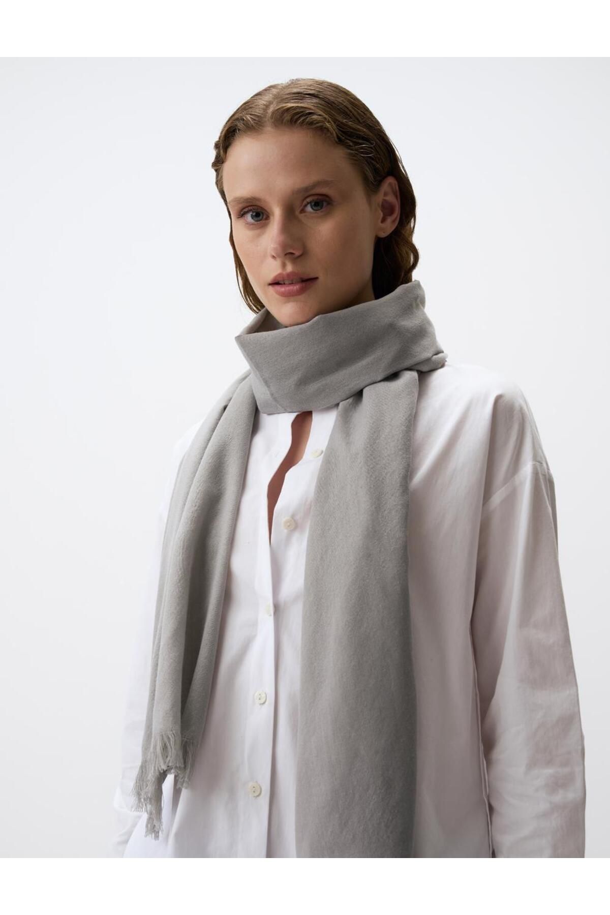 Jimmy Key-Gray Tufted Basic Shawl 4