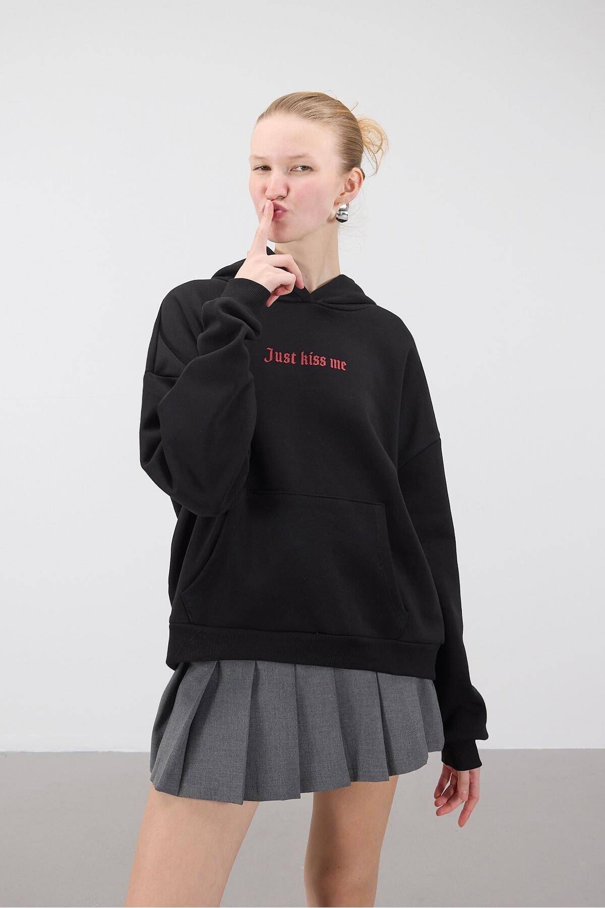 Addax-Just Kiss Me Written Raster Sweatshirt S1661 4