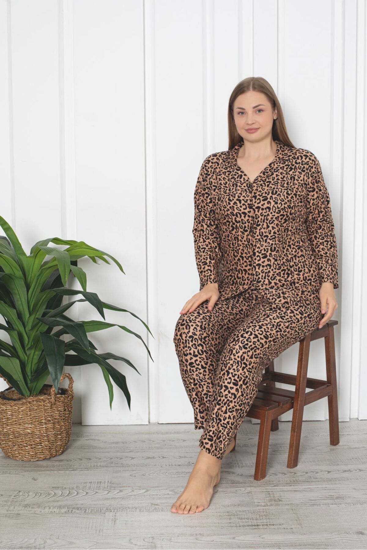 Asel-Plus Size Leopard Pattern Button Suede Pajamas Set 1