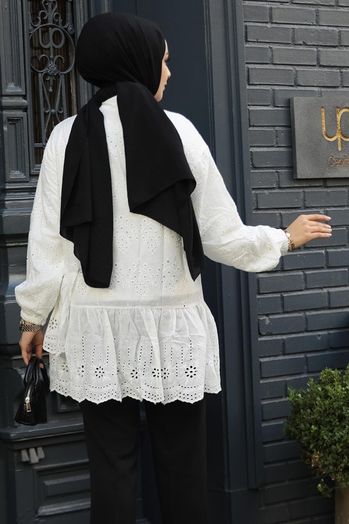 Neva Style-White Laced Hijab Tunic - 13761B 3