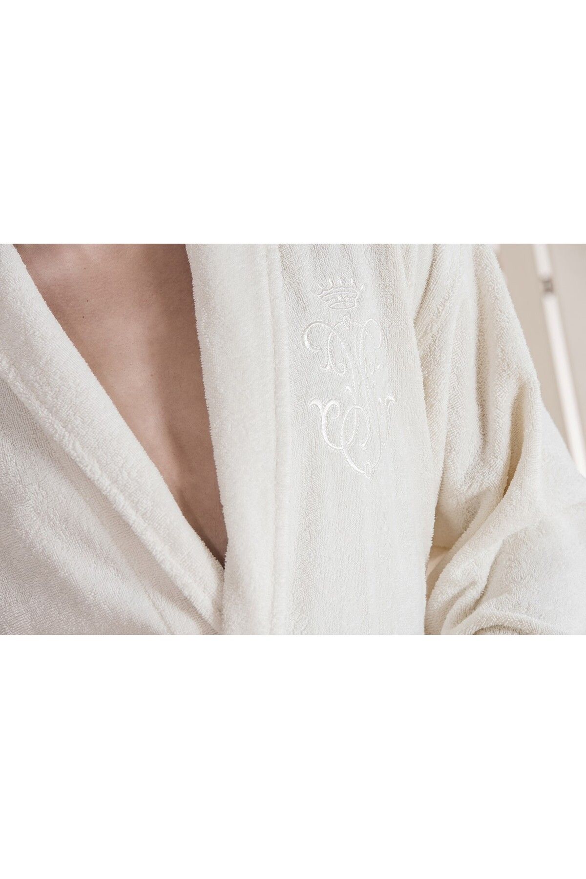 Gül Güler-New Arma Embroidered Bathrobe Bone 2