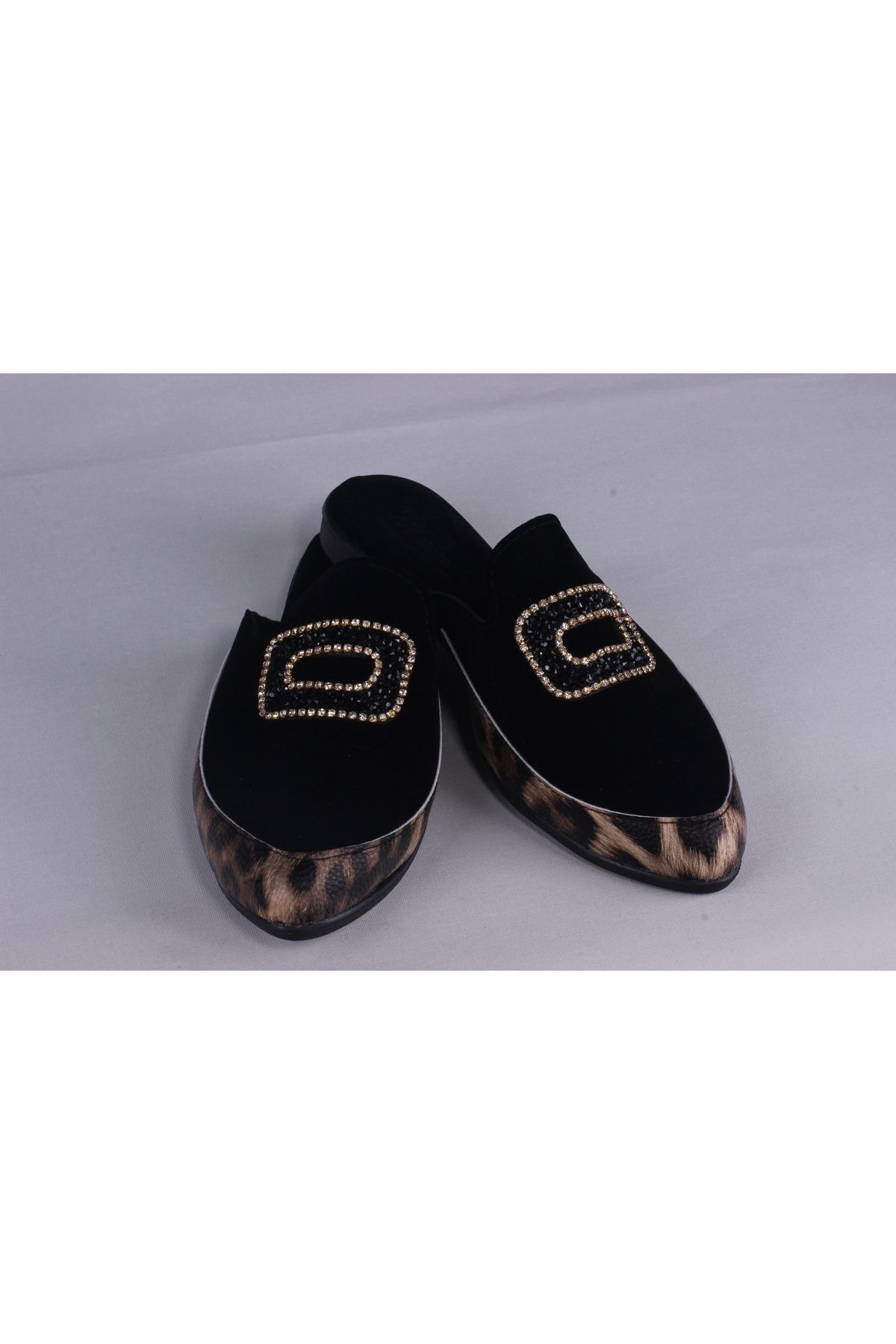 sengahenk-Gold Leopard Detailed Velvet Slippers with Oval Stones 3