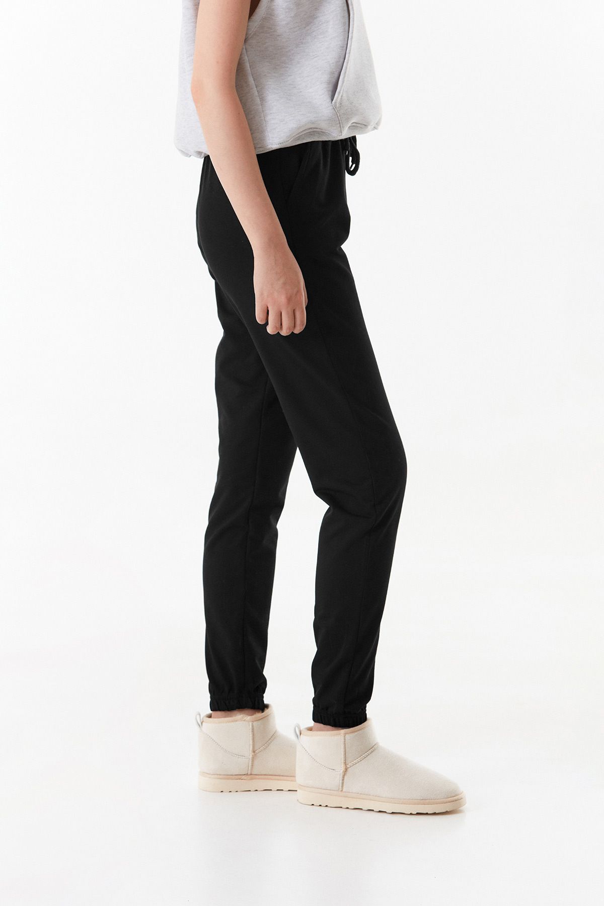 Fulla Moda-Basic Designed Jogger Sweatpants with Elastic Waist 4