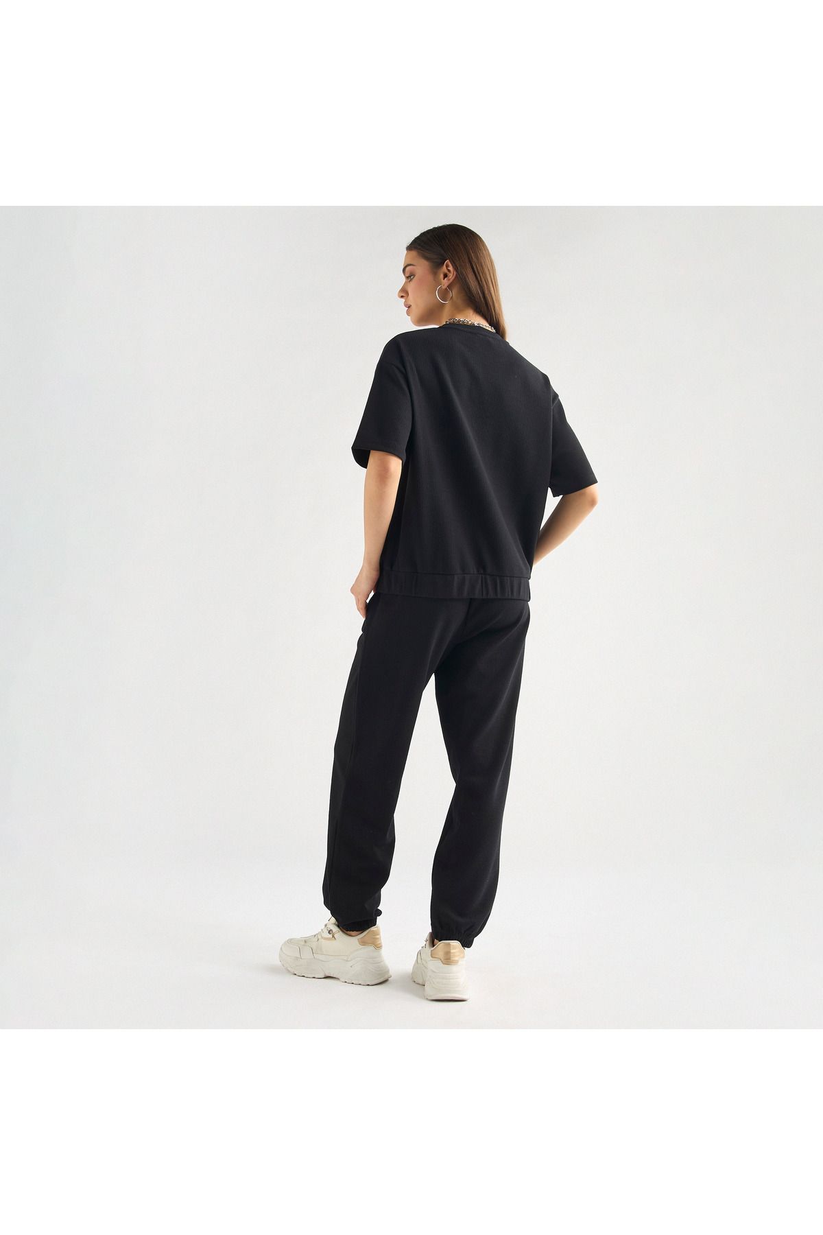 FAV-Textured Pocket Detail T-shirt and Joggers Set 3