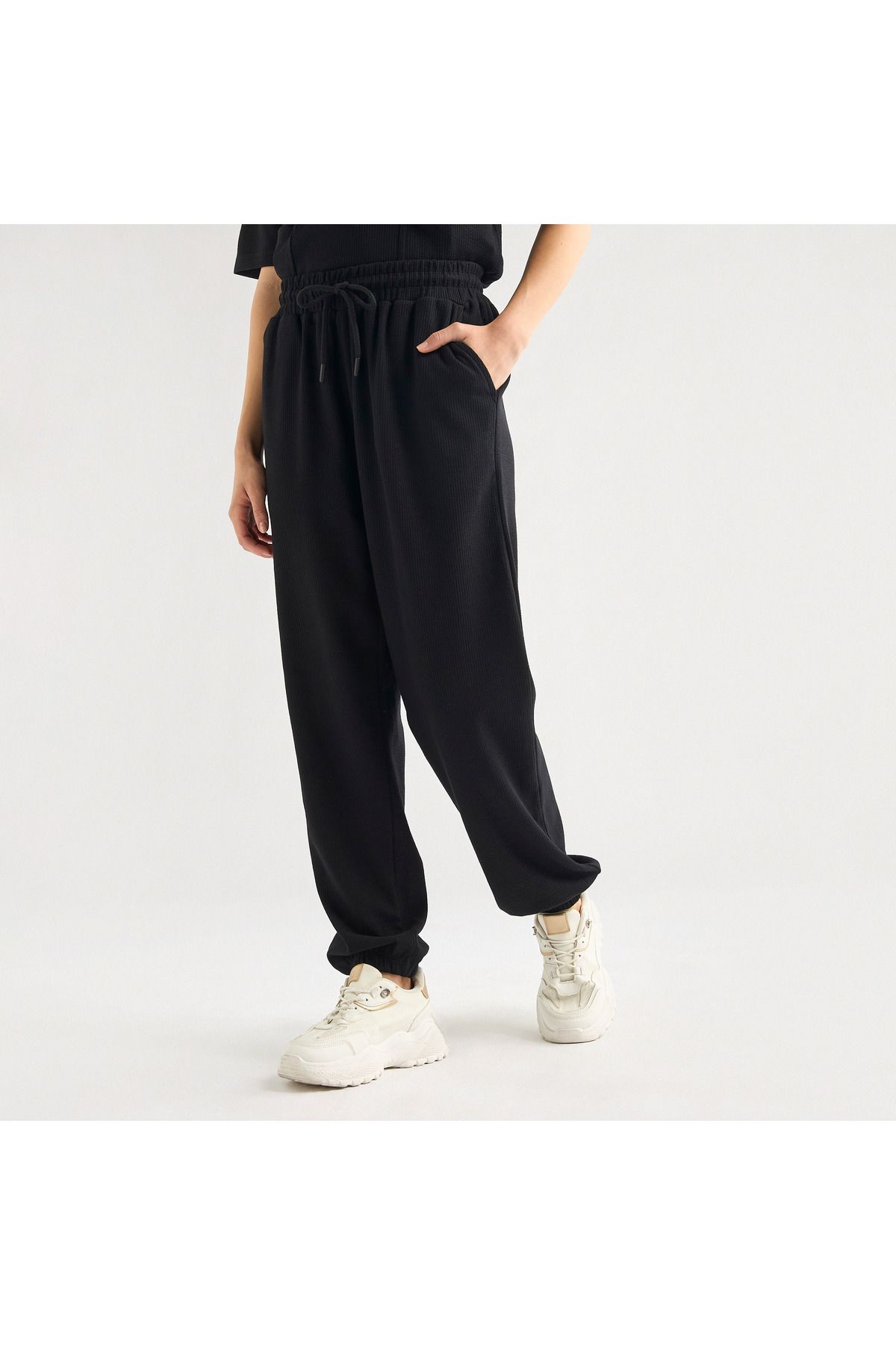 FAV-Textured Pocket Detail T-shirt and Joggers Set 4