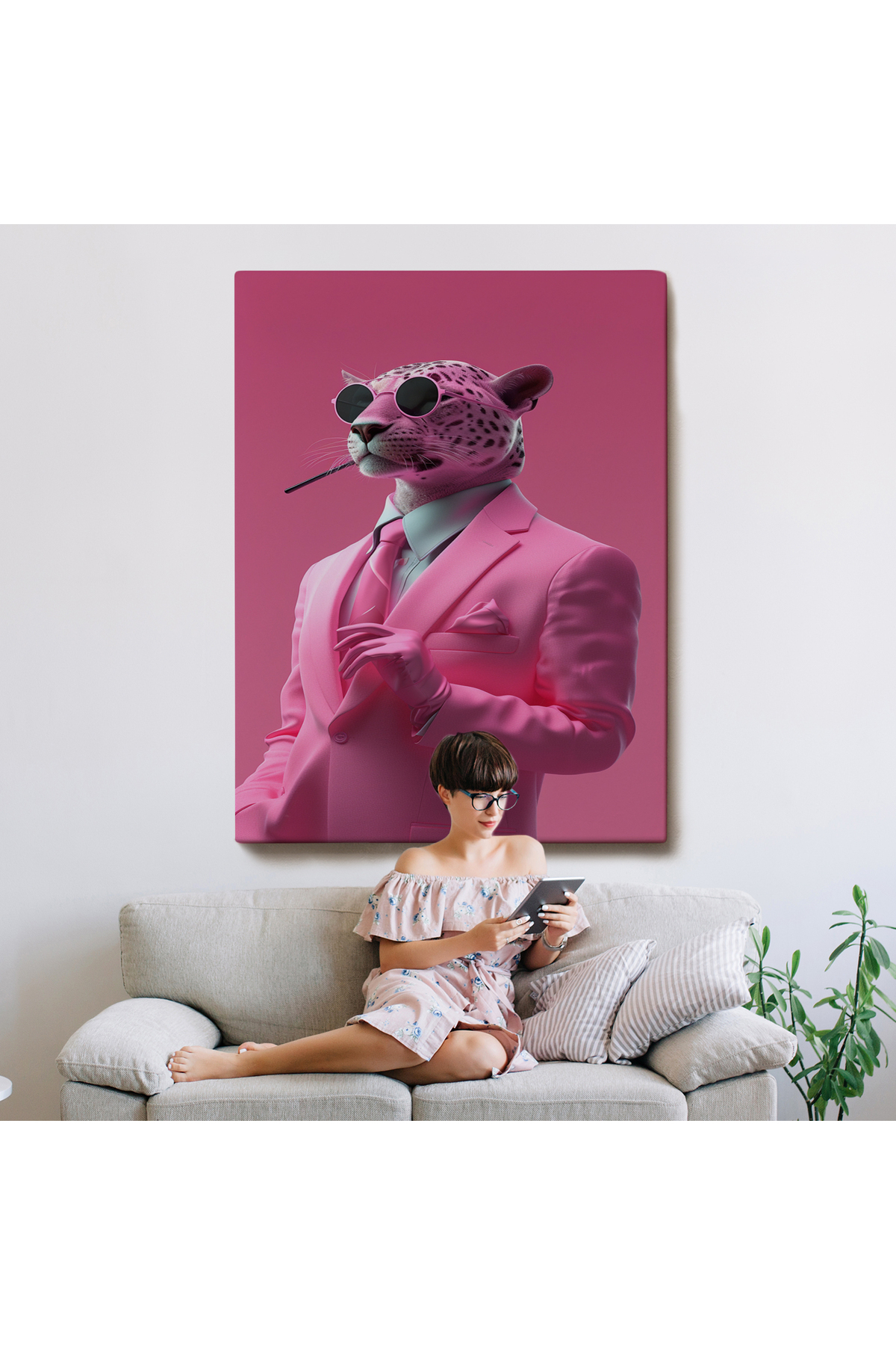 Sigara İçen Pembe Leopar Kanvas Tablo görsel 8