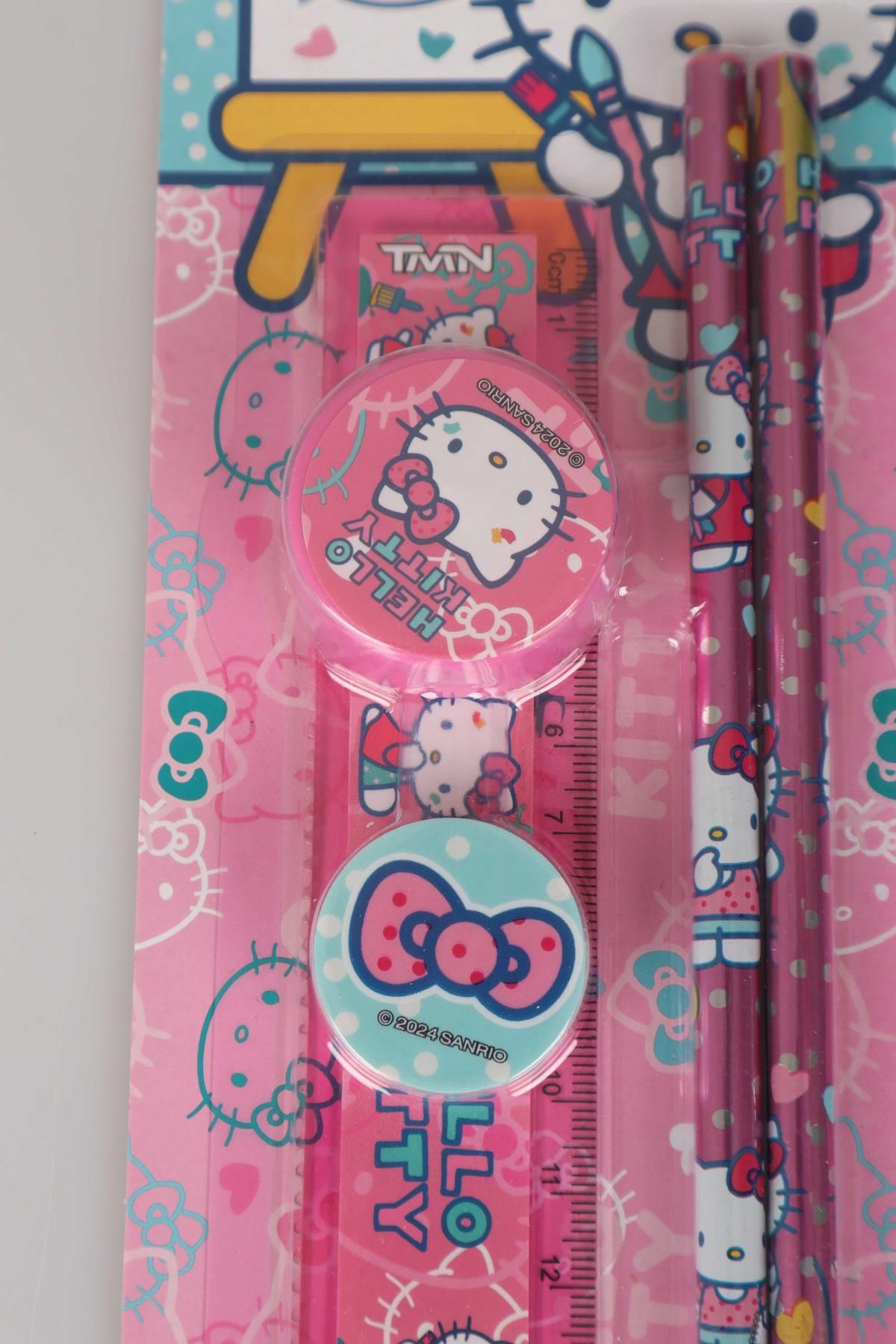Hello Kitty-طقم قرطاسية هالو كيتي مكون من 5 قطع - مسطرة، 2 قلم رصاص وممحاة ومبراة 3