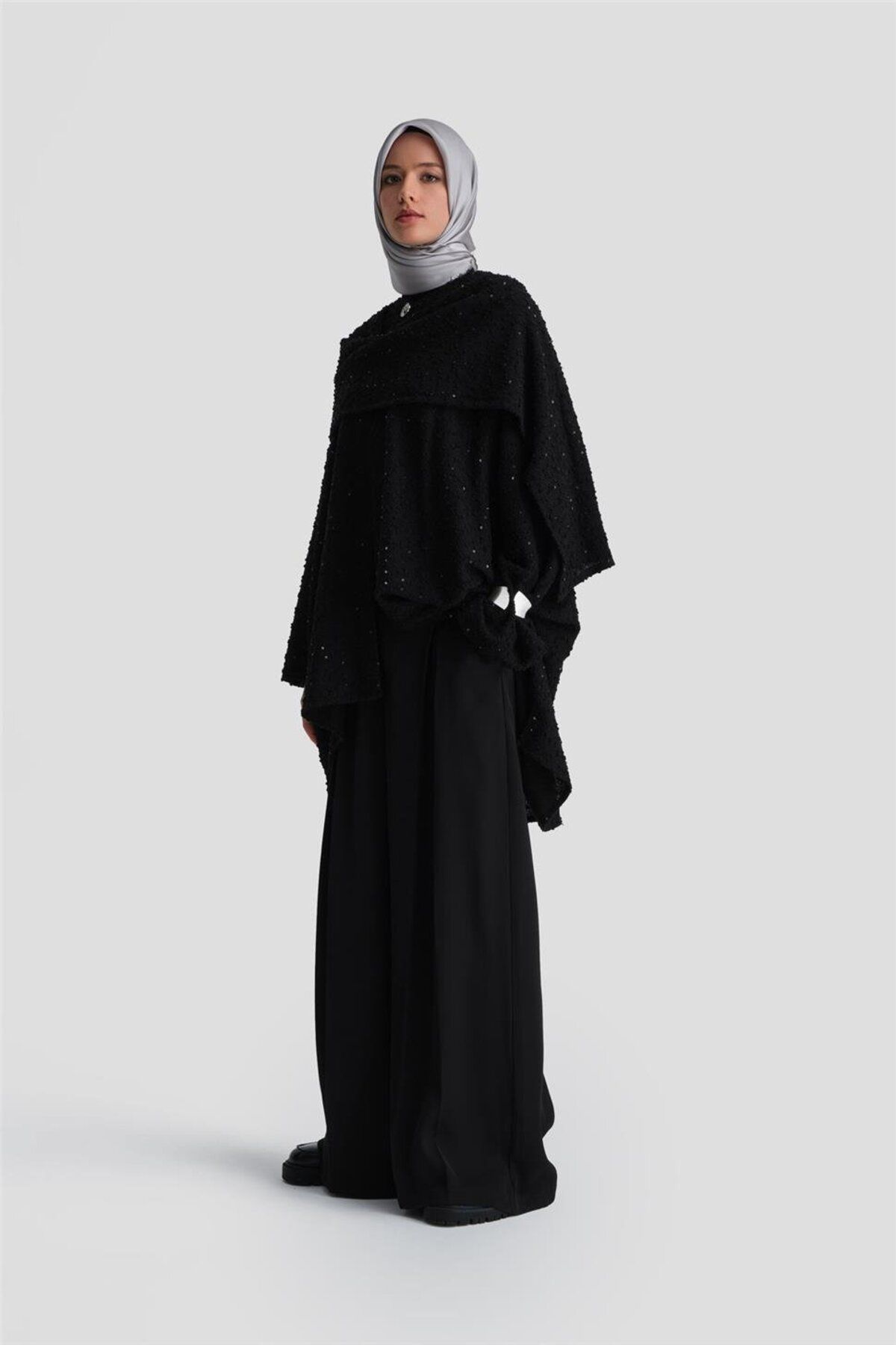 ژاکت کش باف پشمی نامتقارن با پارچه پولکی 24k5607 مشکی Armine