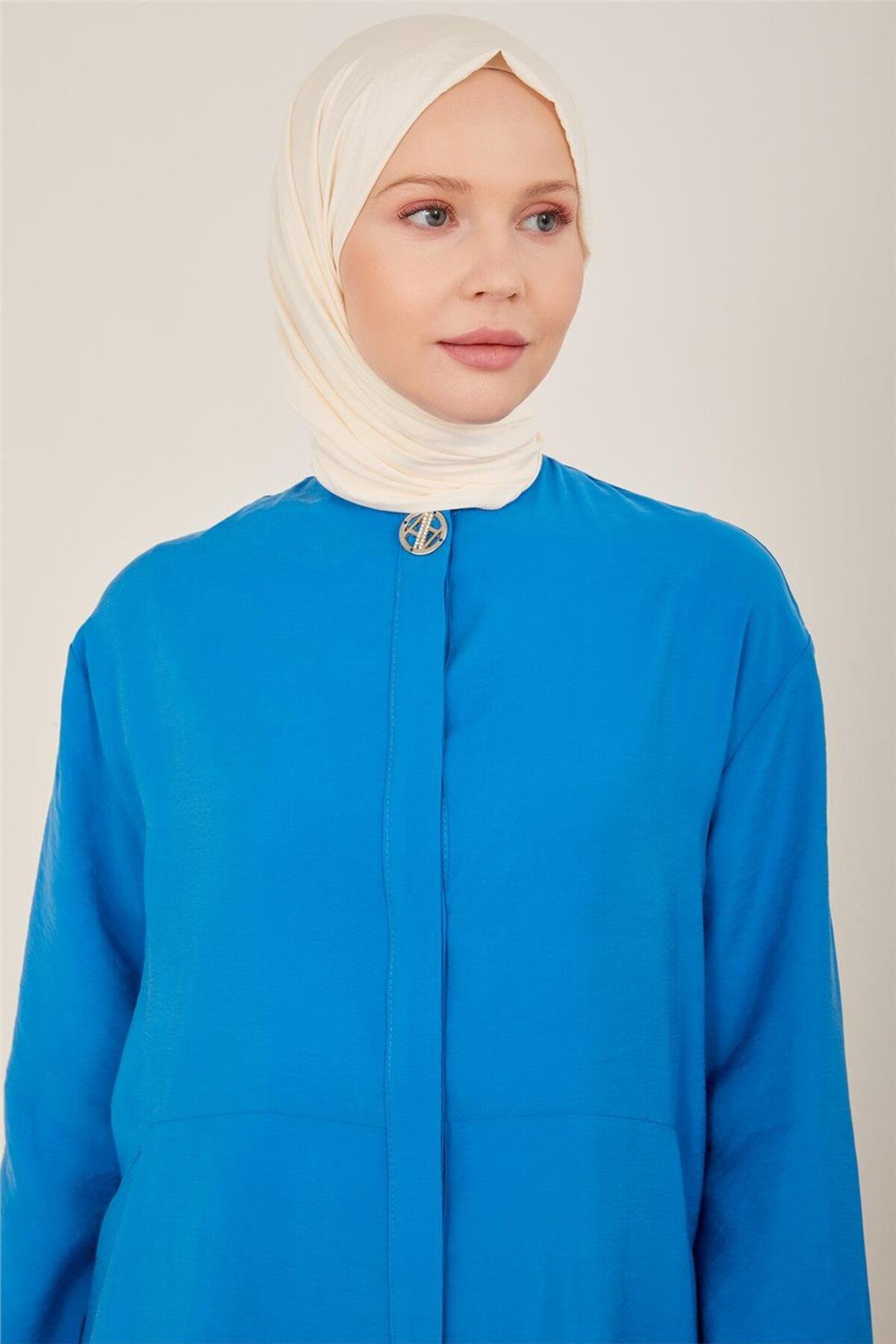 Armine-Îmbrăcăminte Cobalt - Detaliu stemă în față, Model 23y5118 4