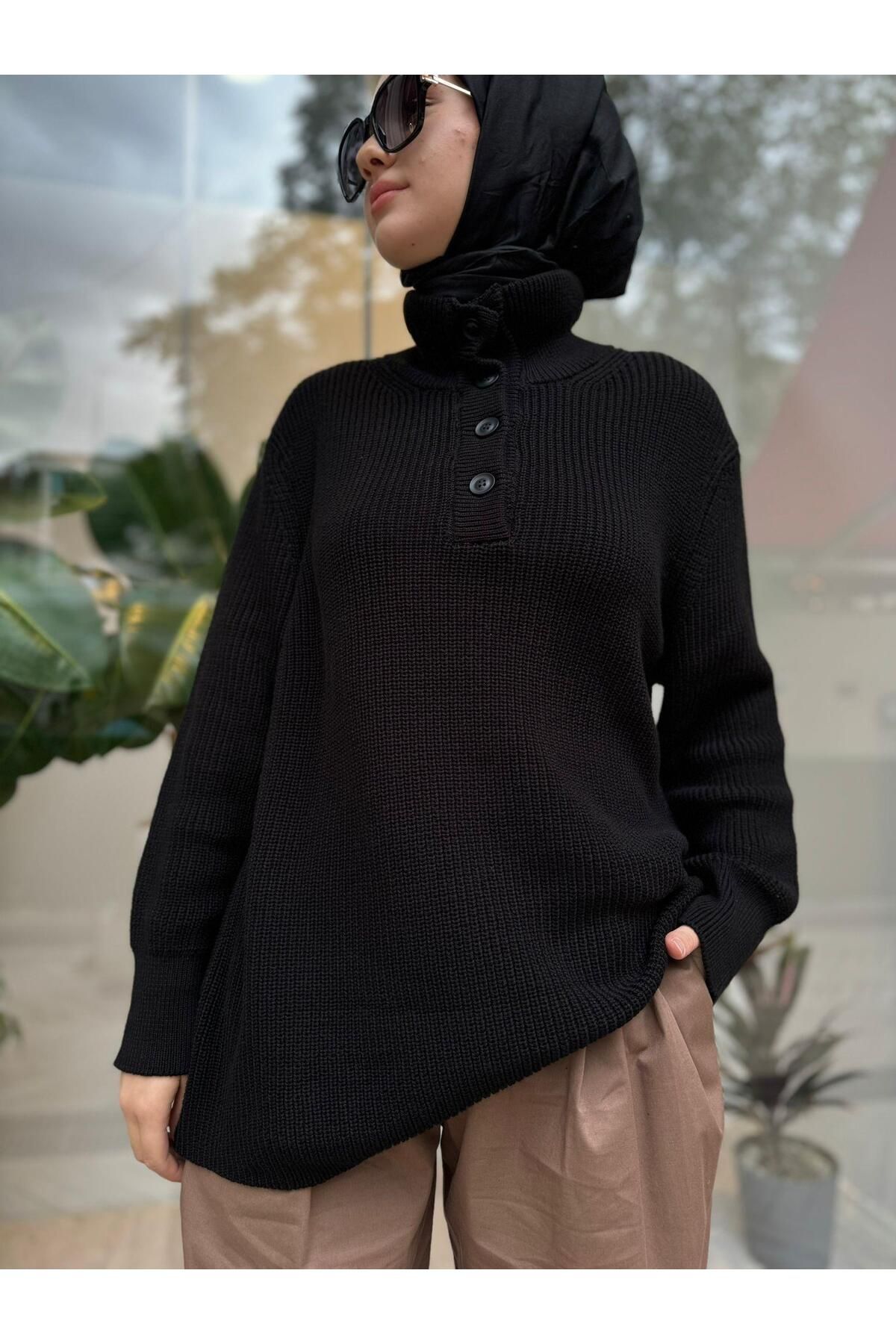 QOOQ STORE-Women's Black Sweater - Maniz Collar and Buttons 1