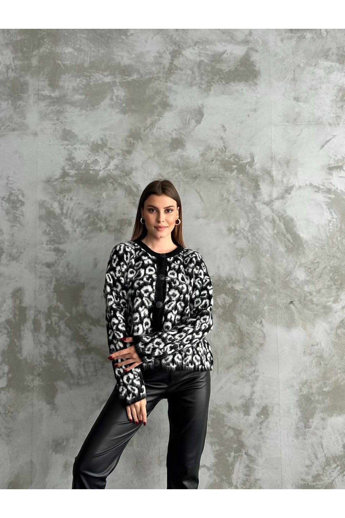 Red Butik-Leopard Print Soft Knitwear Cardigan - Buttoned 2
