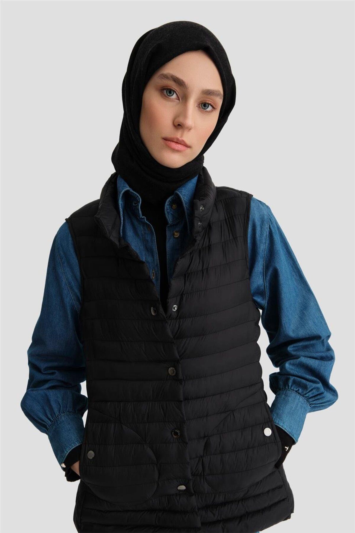 Armine-Black Thin Quilted Vest - 24Kd7526 Model 3