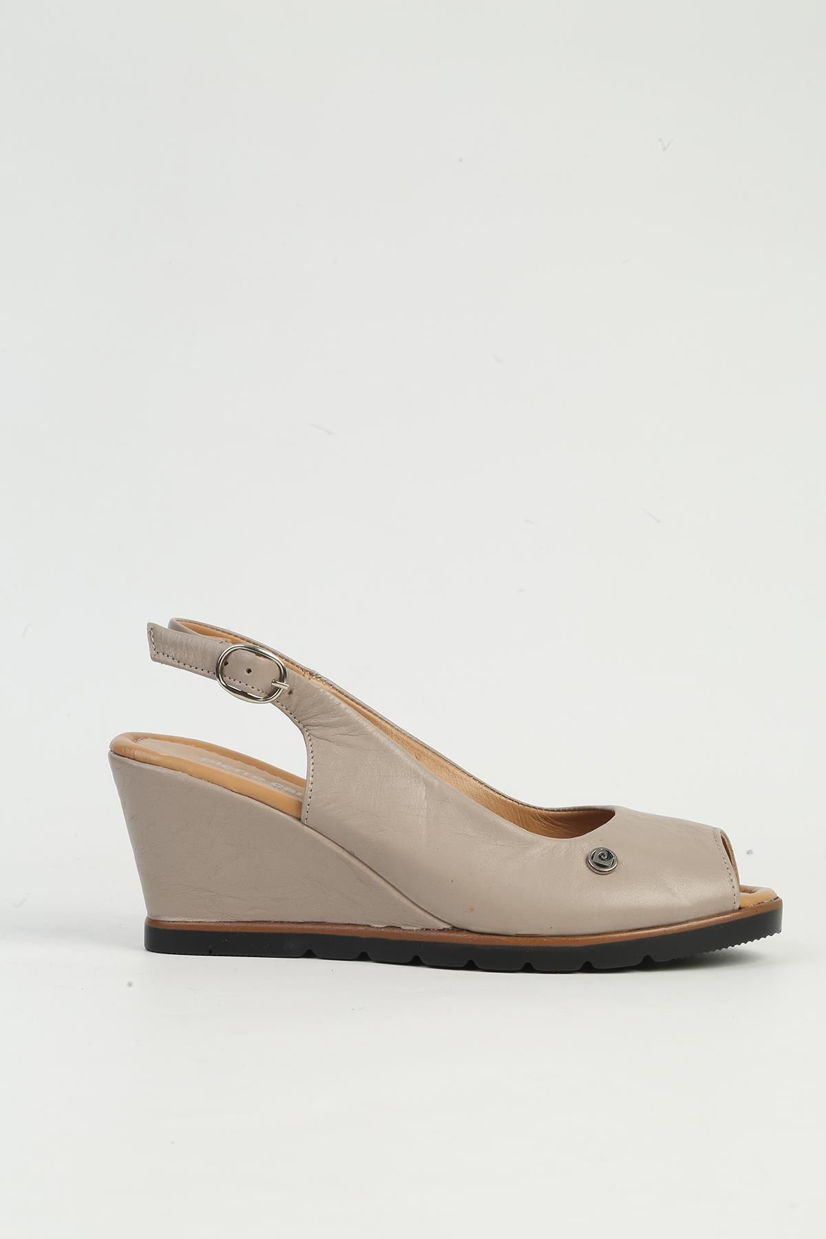 کفش پاشنه دار چرمی زنانه بژ PCK-5036 Pierre Cardin