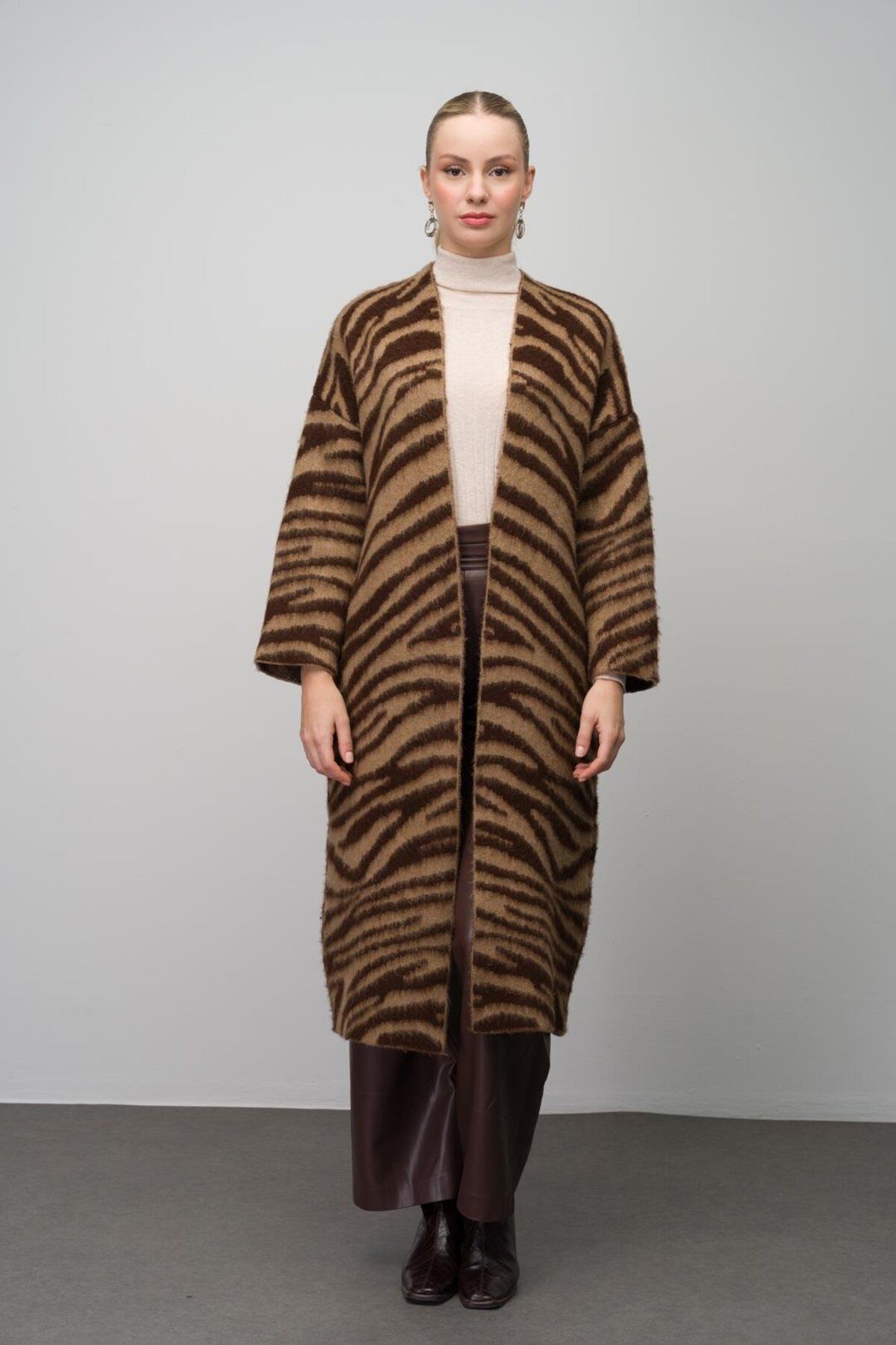 Olcay-Coffee Color Zebra Print Loose Knitwear Long Cardigan - 8247 3