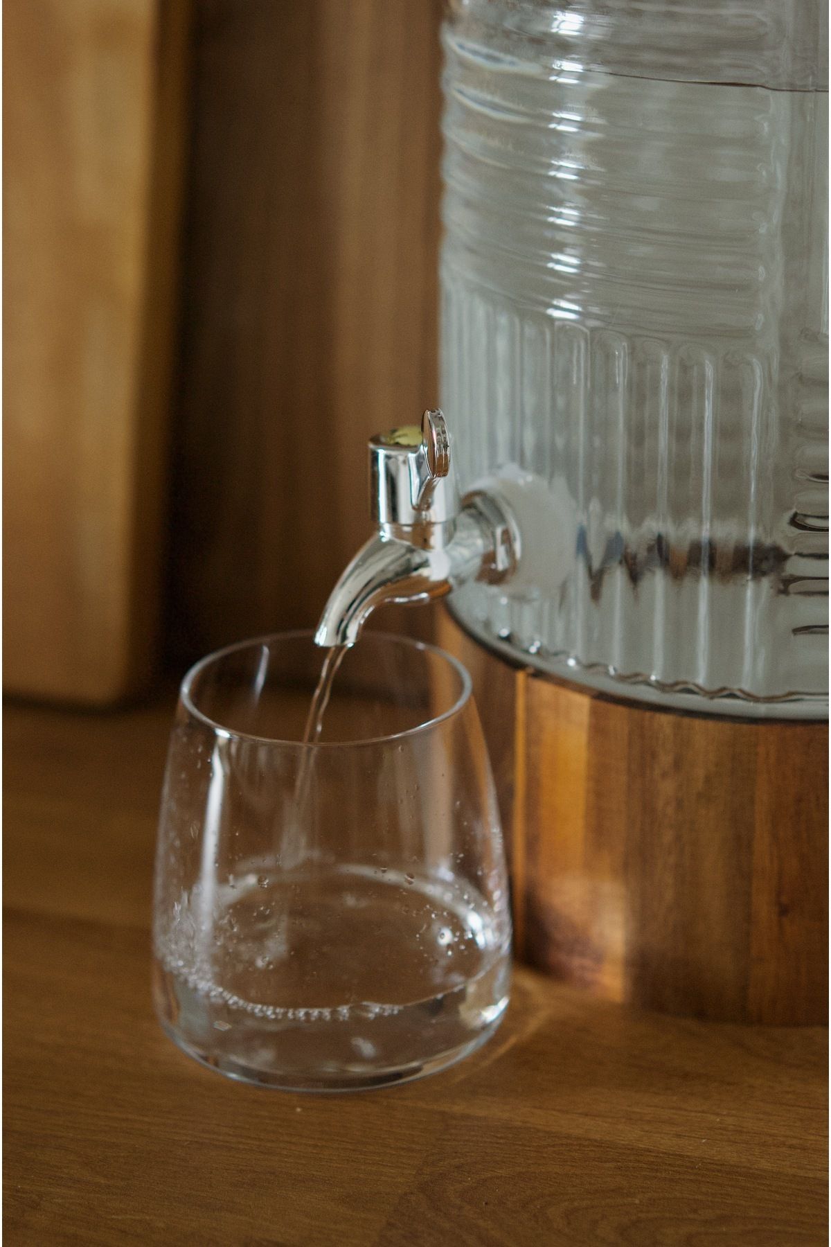 Dekorzdükkan-Glass Dispenser with Acacia Stand and Lid (6 Liters) 4