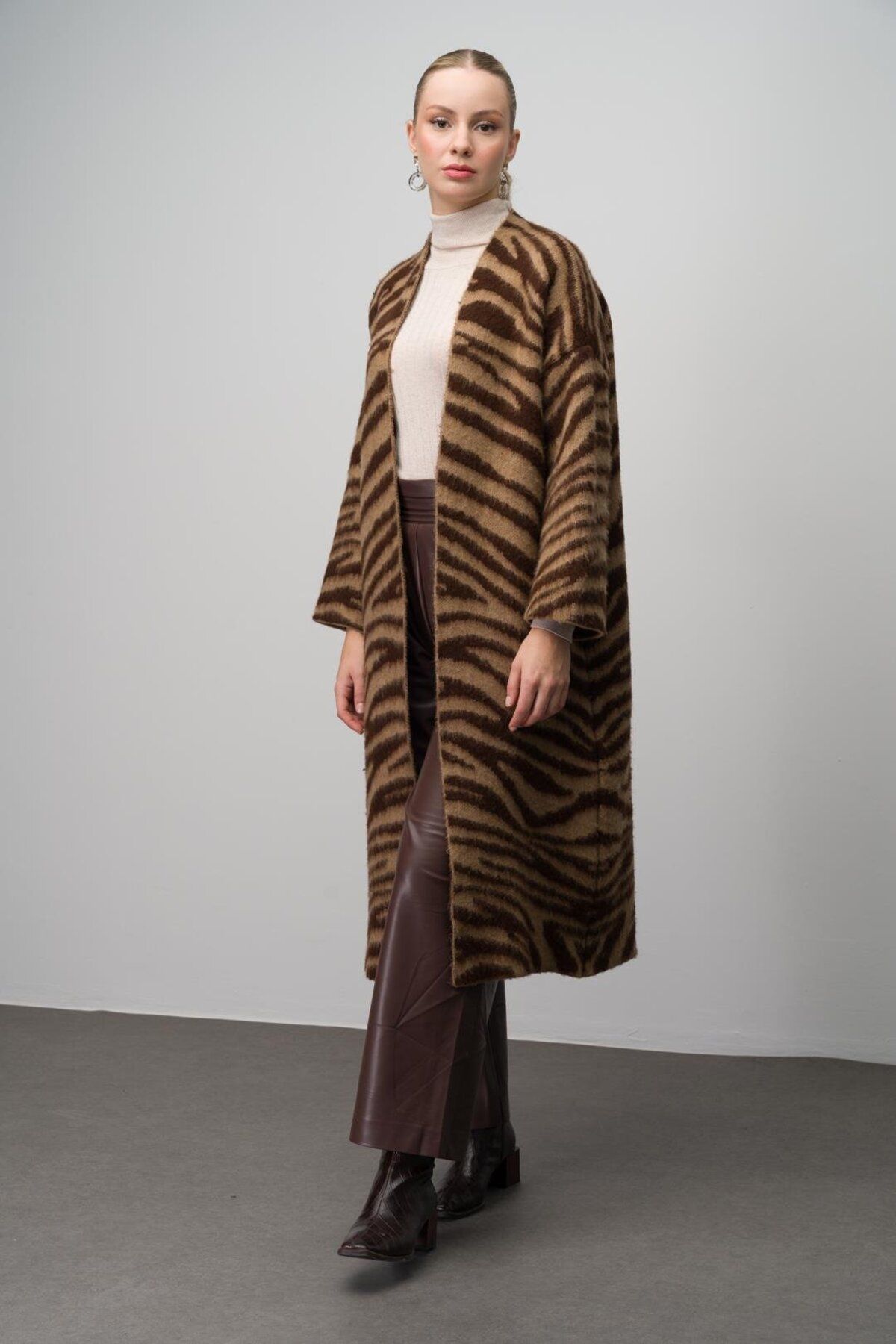 Olcay-Coffee Color Zebra Print Loose Knitwear Long Cardigan - 8247 5