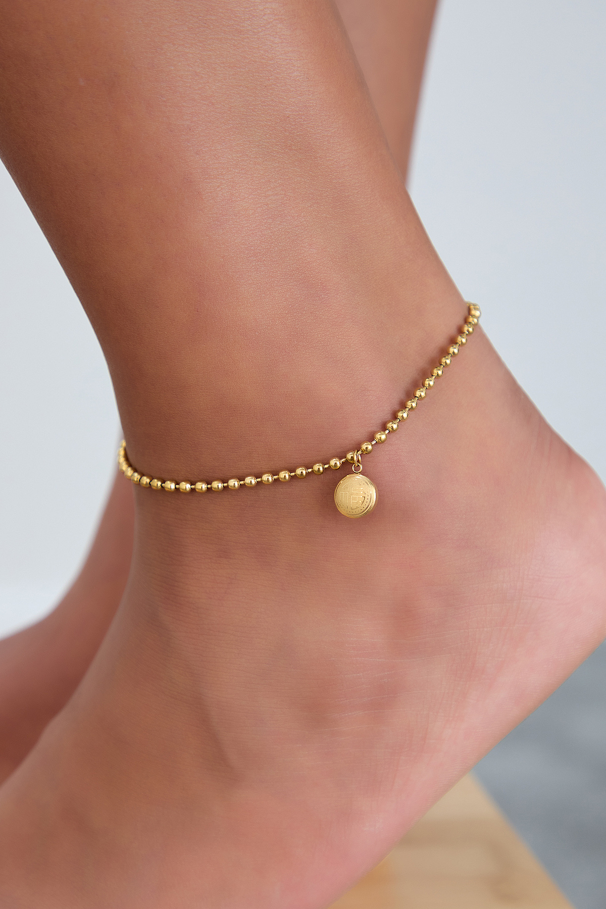 Lina Tia Kadın Ortası Topcuk Desen Sallantılı Boncuk Zincirli Model Altın Kaplama Çelik Halhal Ayak Takısı