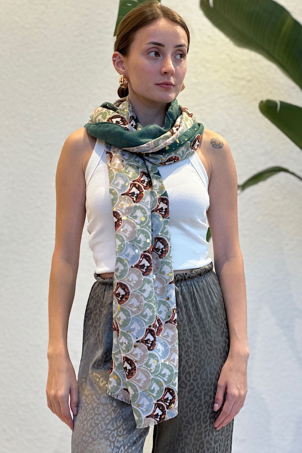 novon-Minimal Oyster Design Premium Shawl with Gilding Effect 4