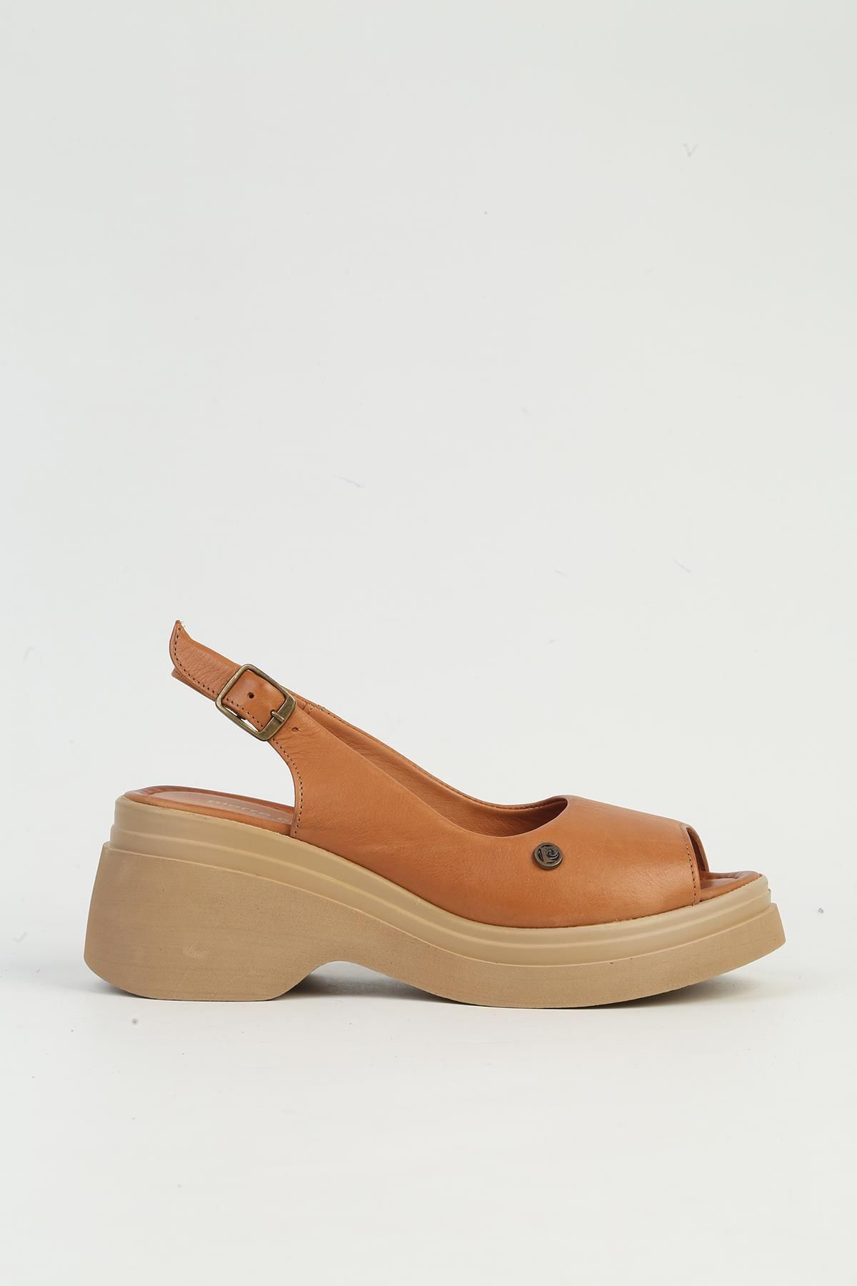 کفش پاشنه دار چرمی زنانه تان PCK-5046 Pierre Cardin