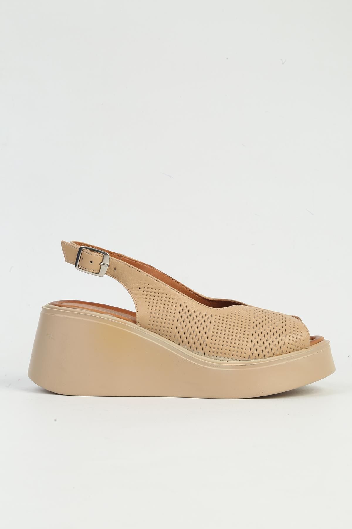 کفش پاشنه دار چرمی زنانه بژ PCK-5045 Pierre Cardin