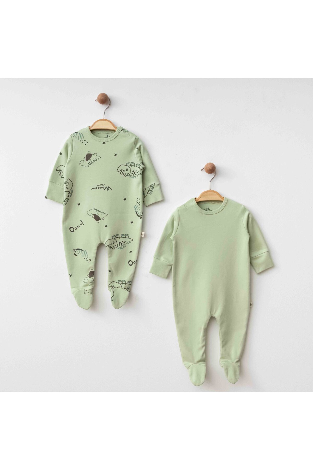 سرهمی نوزادی دو تکه ارگانیک با پاپوش، دارای گواهینامه GOTS  سرهمی نوزادی دو تکه ارگانیک با پاپوش، دارای گواهینامه GOTS