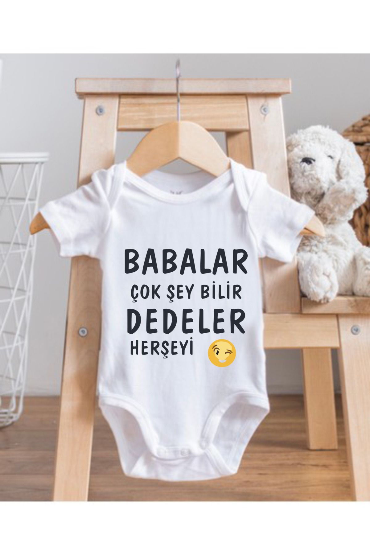 BEBE BASKI BABALAR ÇOK ŞEY BİLİR DEDELER HERŞEY , Yazılı kısa kollu  bebek zıbını