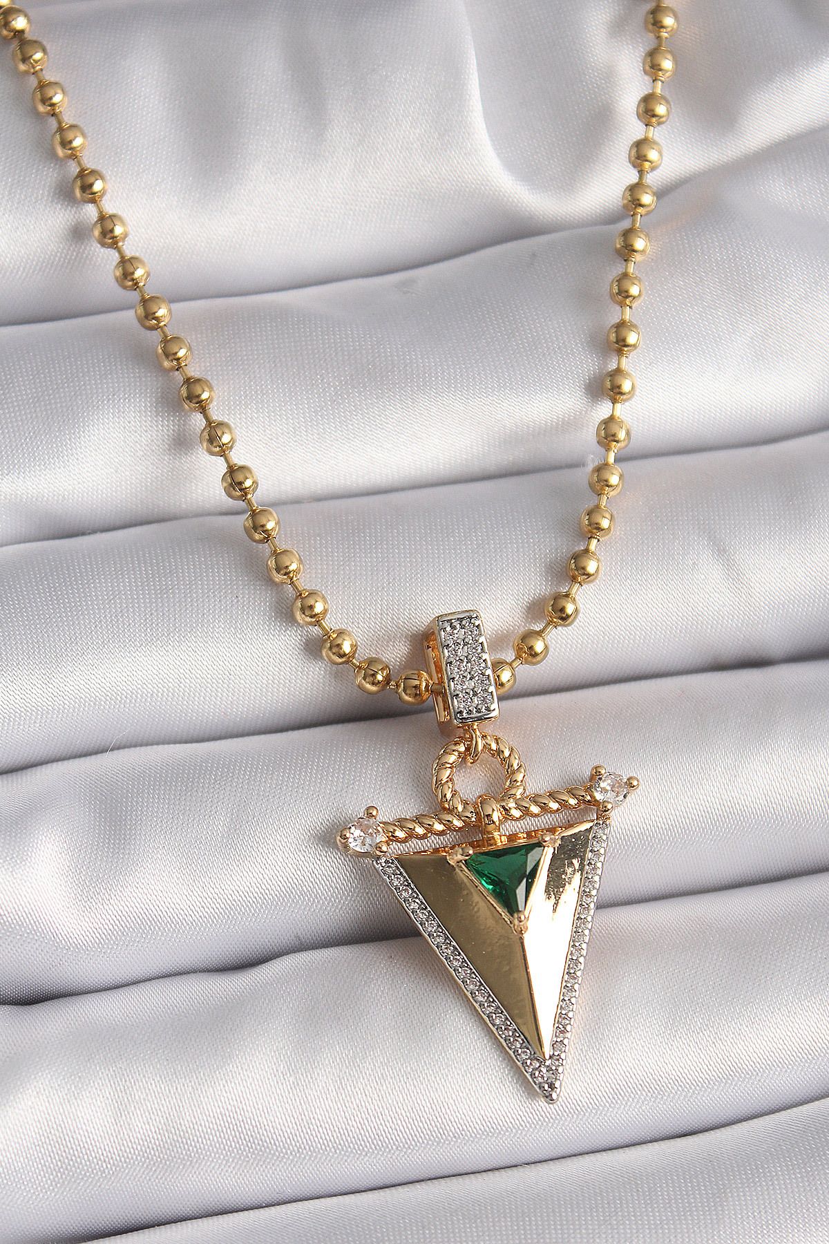 MMB Boutique 316L Çelik Gold Renk Topçuk Zincir Zirkon Taşlı 3D Üçgen Model Kadın Kolye